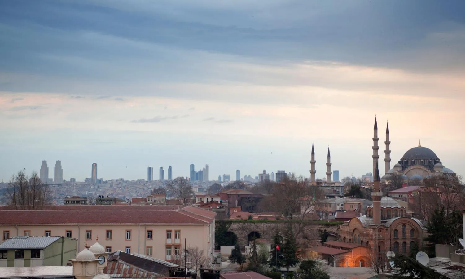 Restaurant/places to eat in Oran Hotel