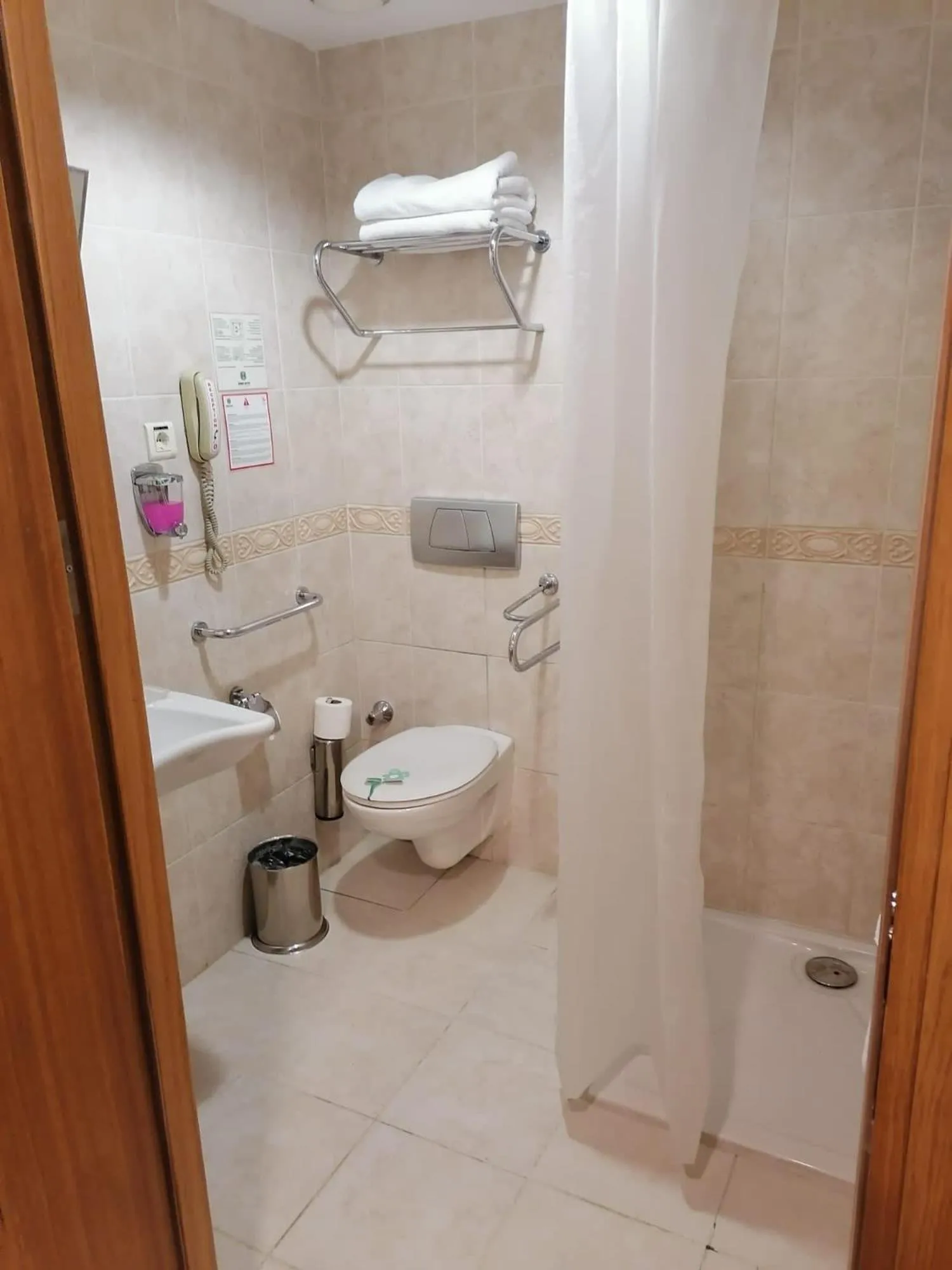 Bathroom in Oran Hotel