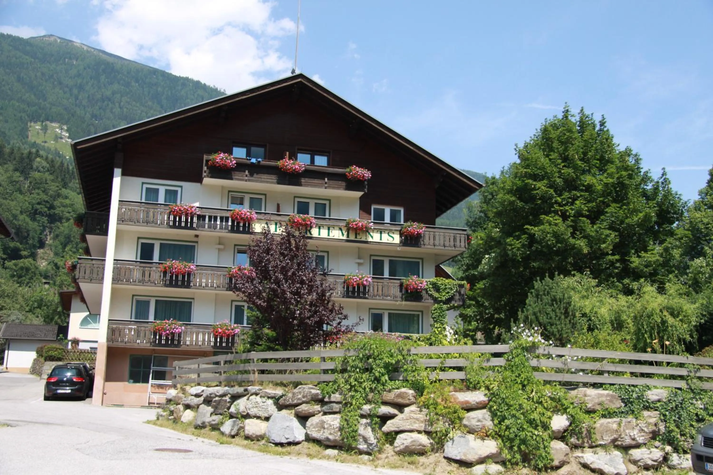 Property building in Appartementhaus Sporthotel Mölltal