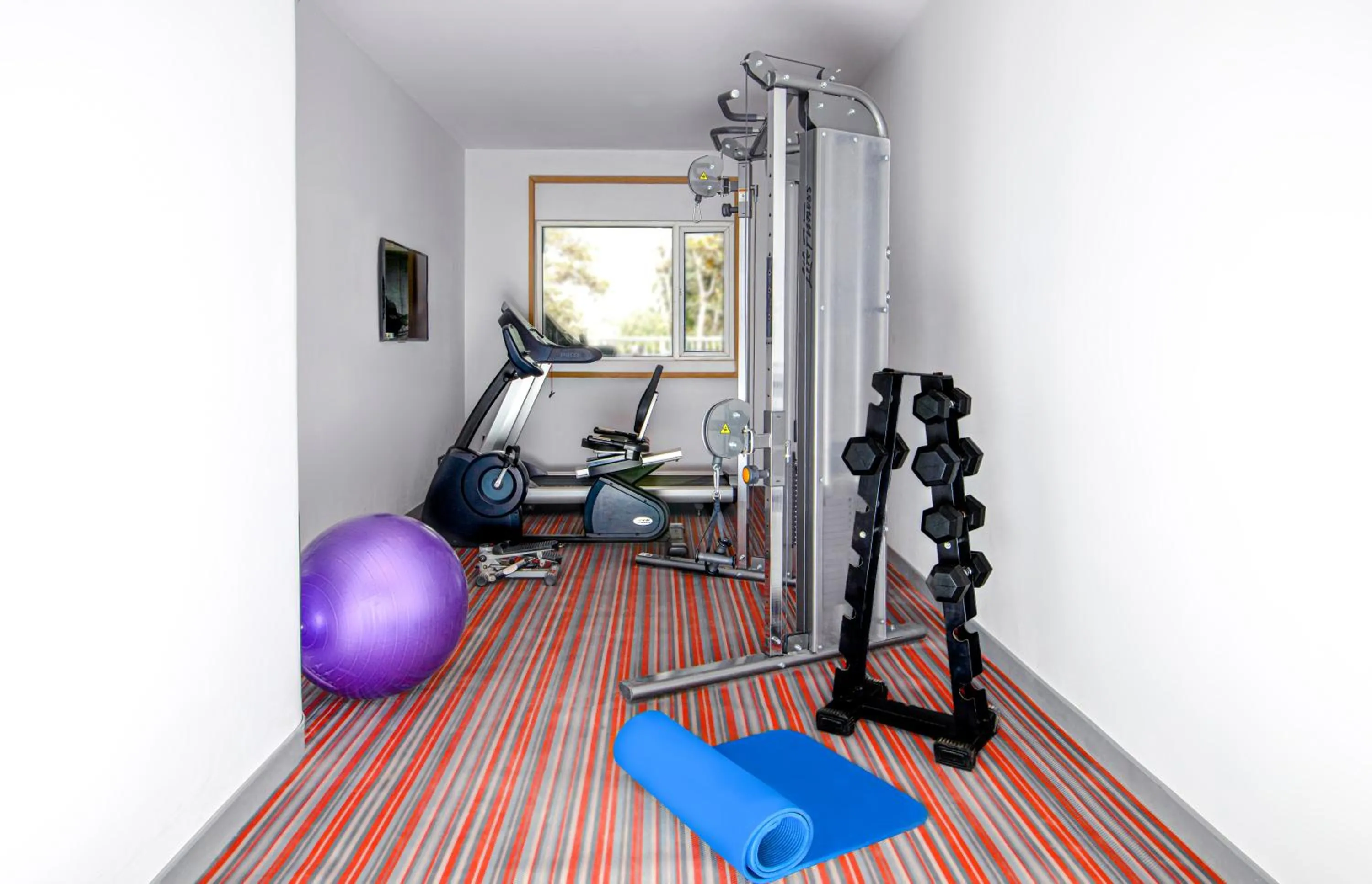 Fitness centre/facilities in GINGER Noida City Center