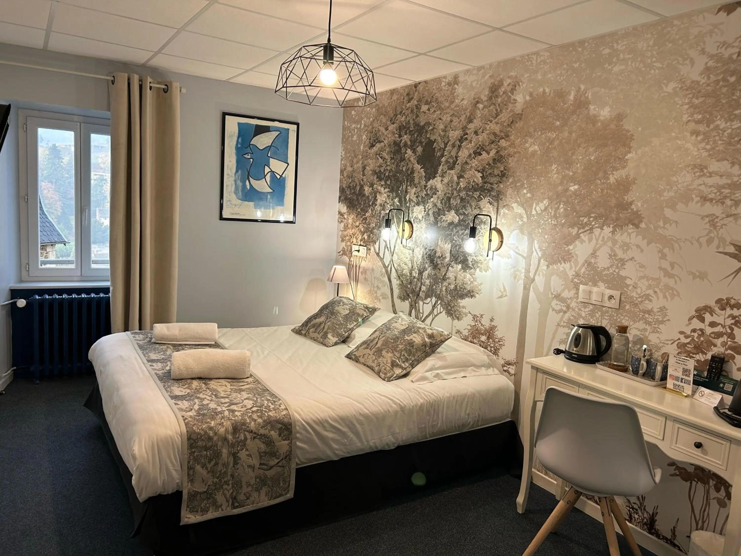 Bed in Logis Hôtel de Paris