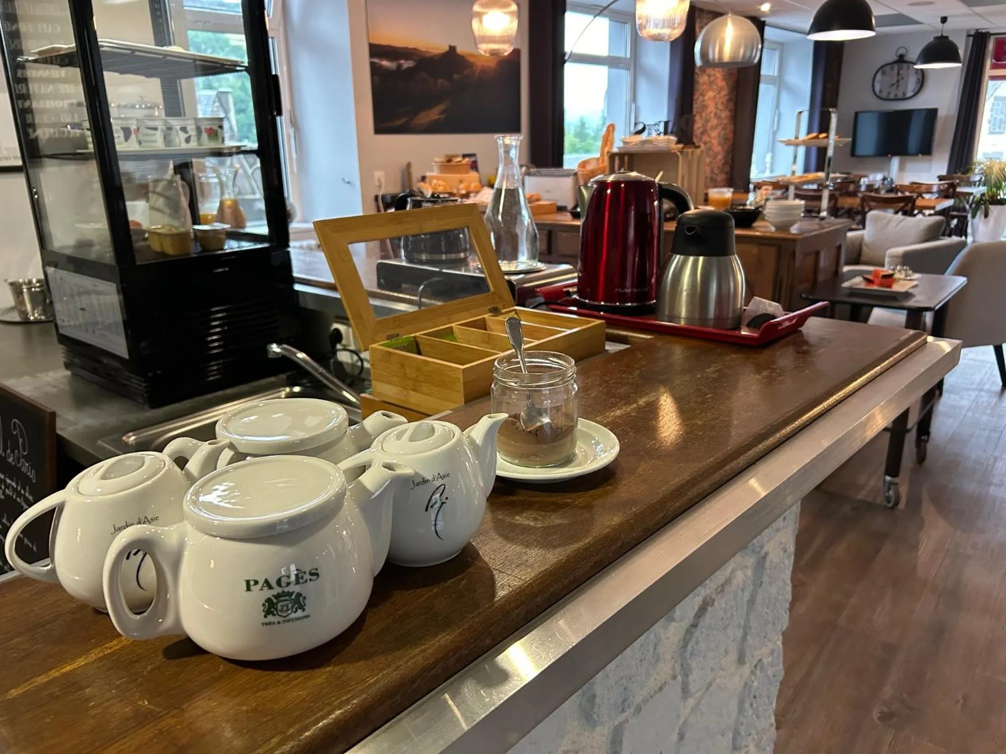 Breakfast in Logis Hôtel de Paris