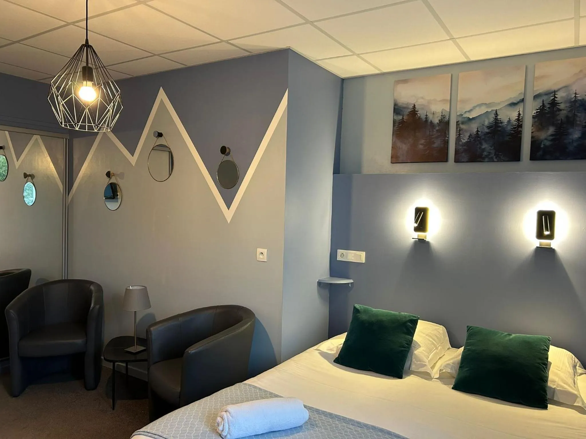 Bed in Logis Hôtel de Paris