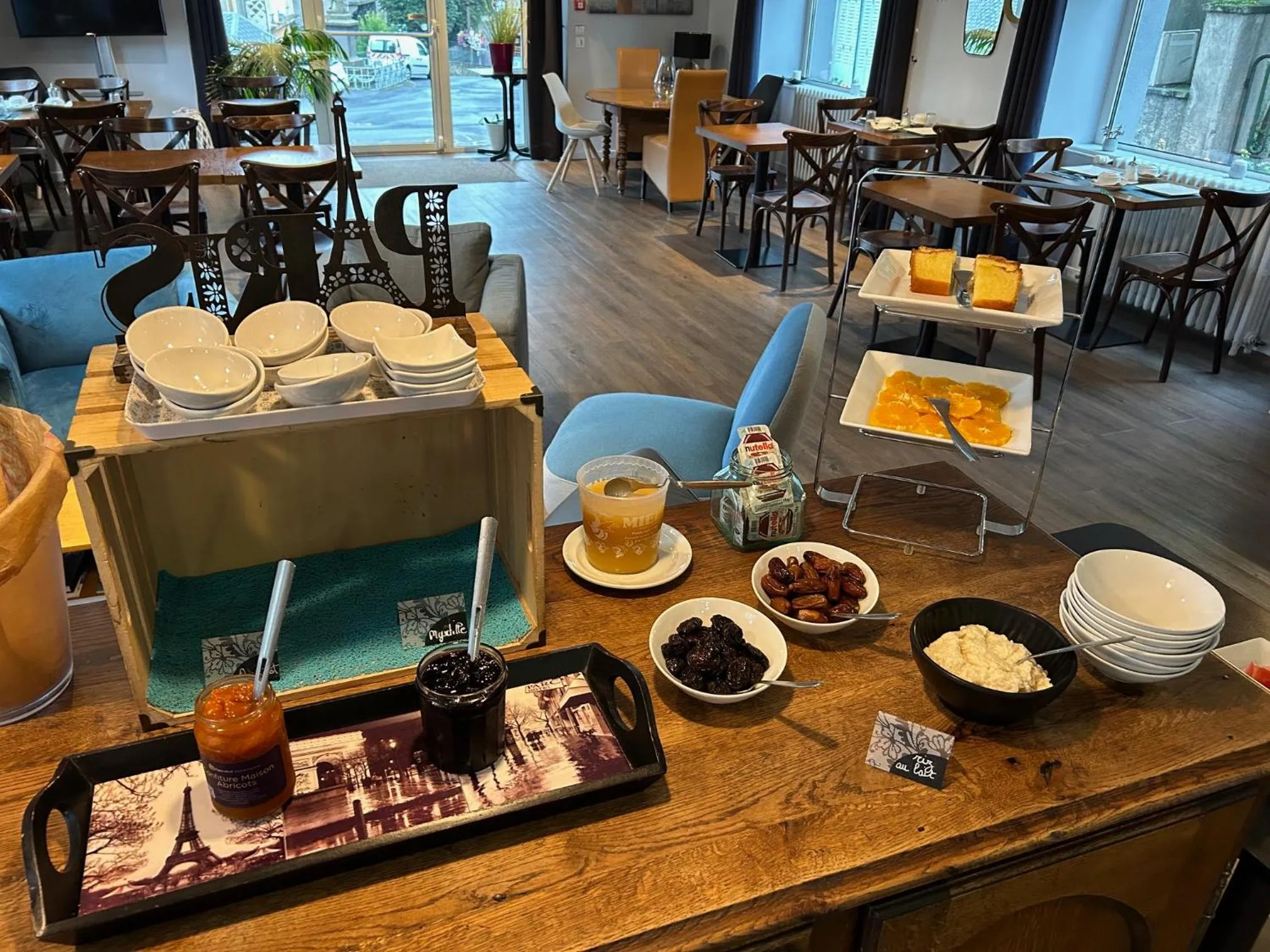 Breakfast in Logis Hôtel de Paris