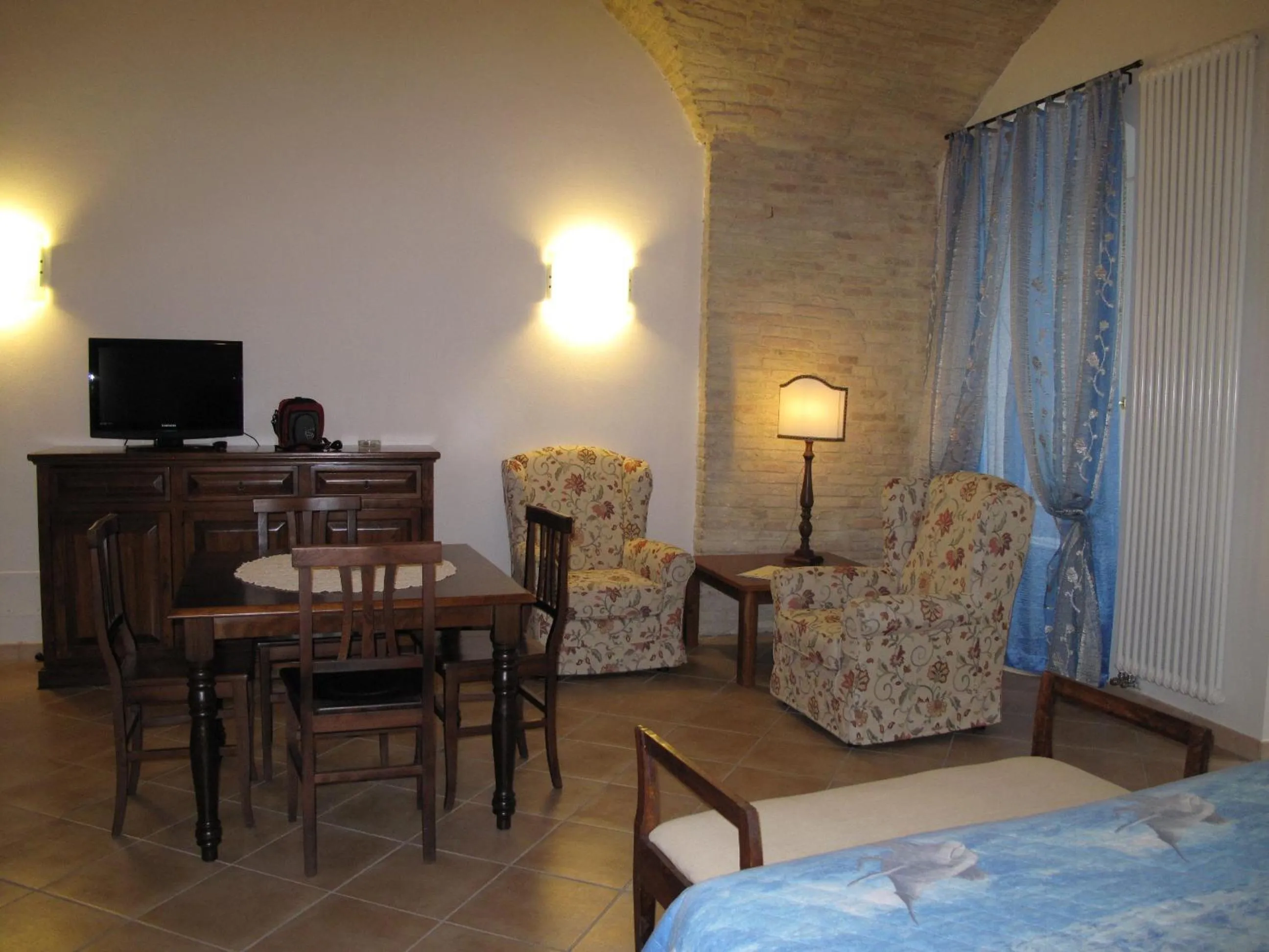 Seating area, Bed in Hotel Umbra