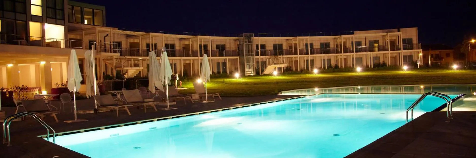 Swimming pool in Hotel Pisa Tower Plaza