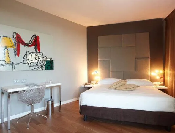 Bedroom in Hotel Pisa Tower Plaza