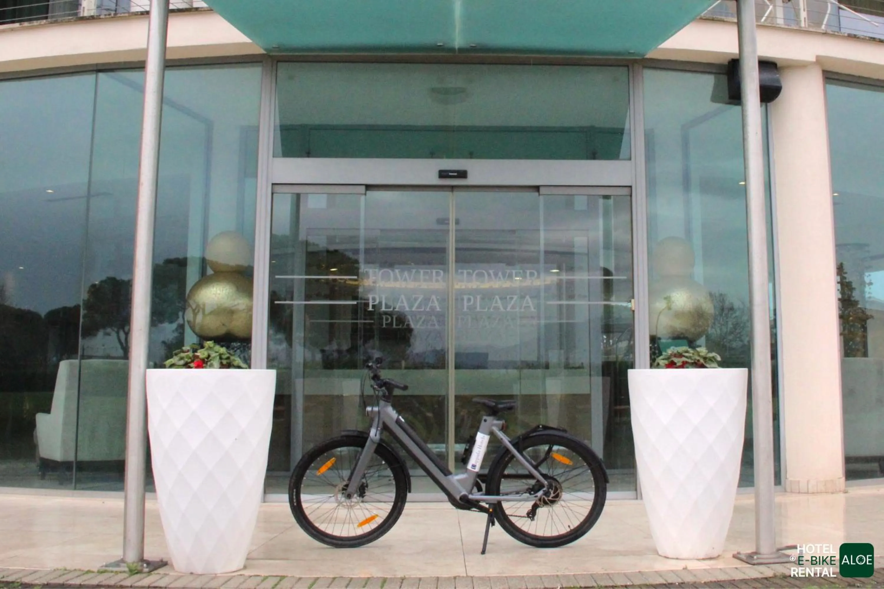 Area and facilities in Pisa Tower Plaza