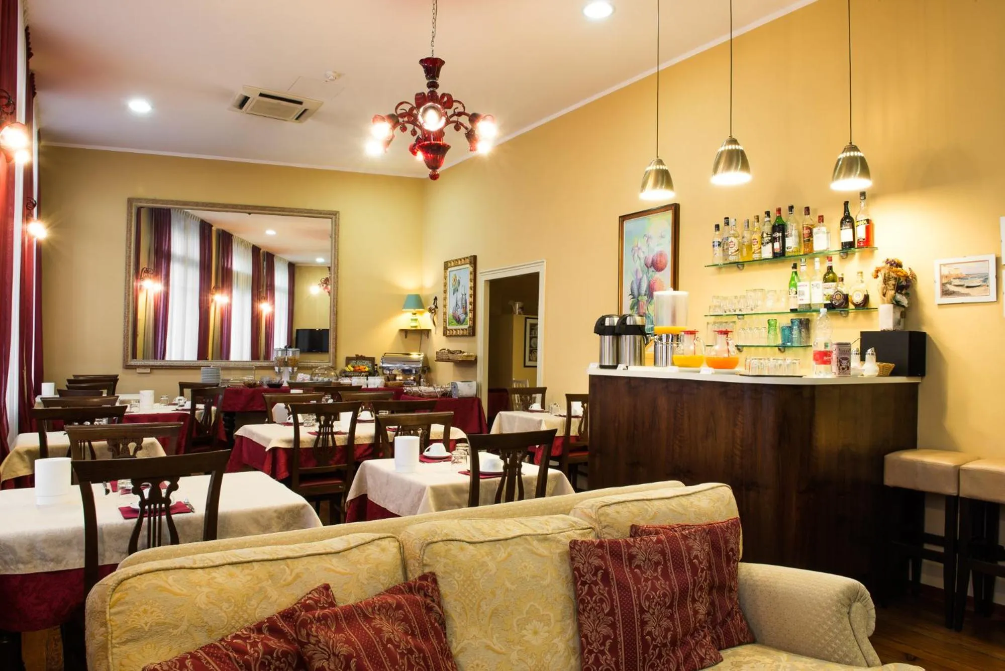 Breakfast in Hotel Belle Epoque