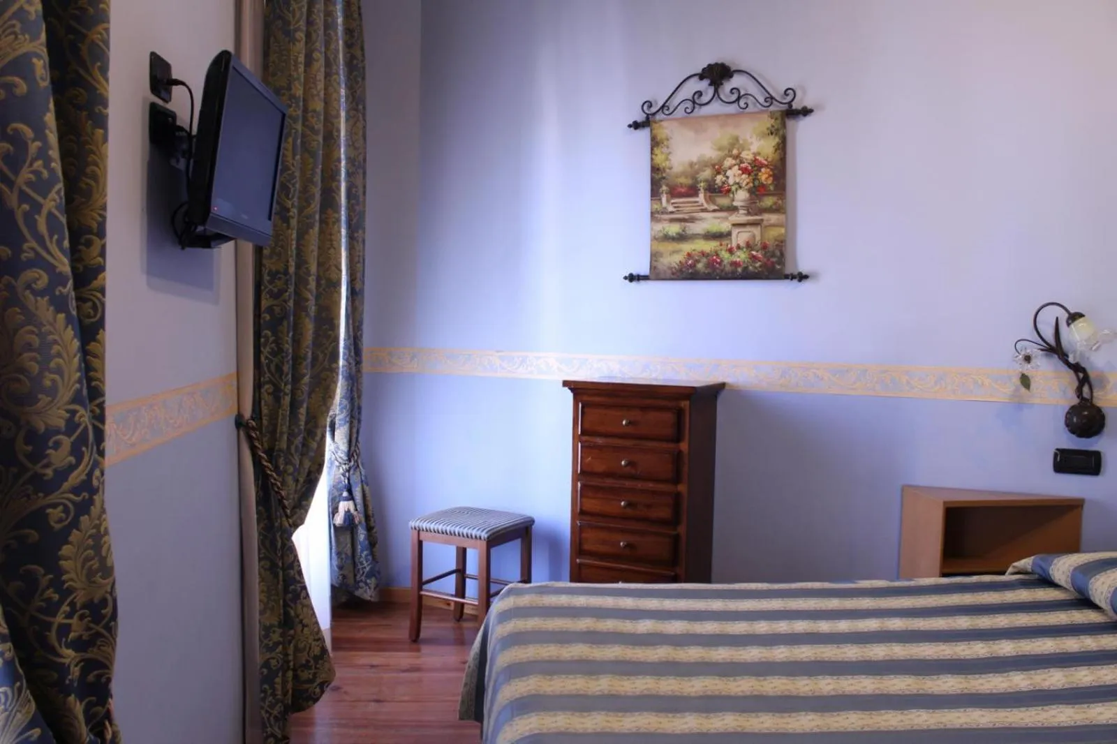 Bed in Hotel Belle Epoque