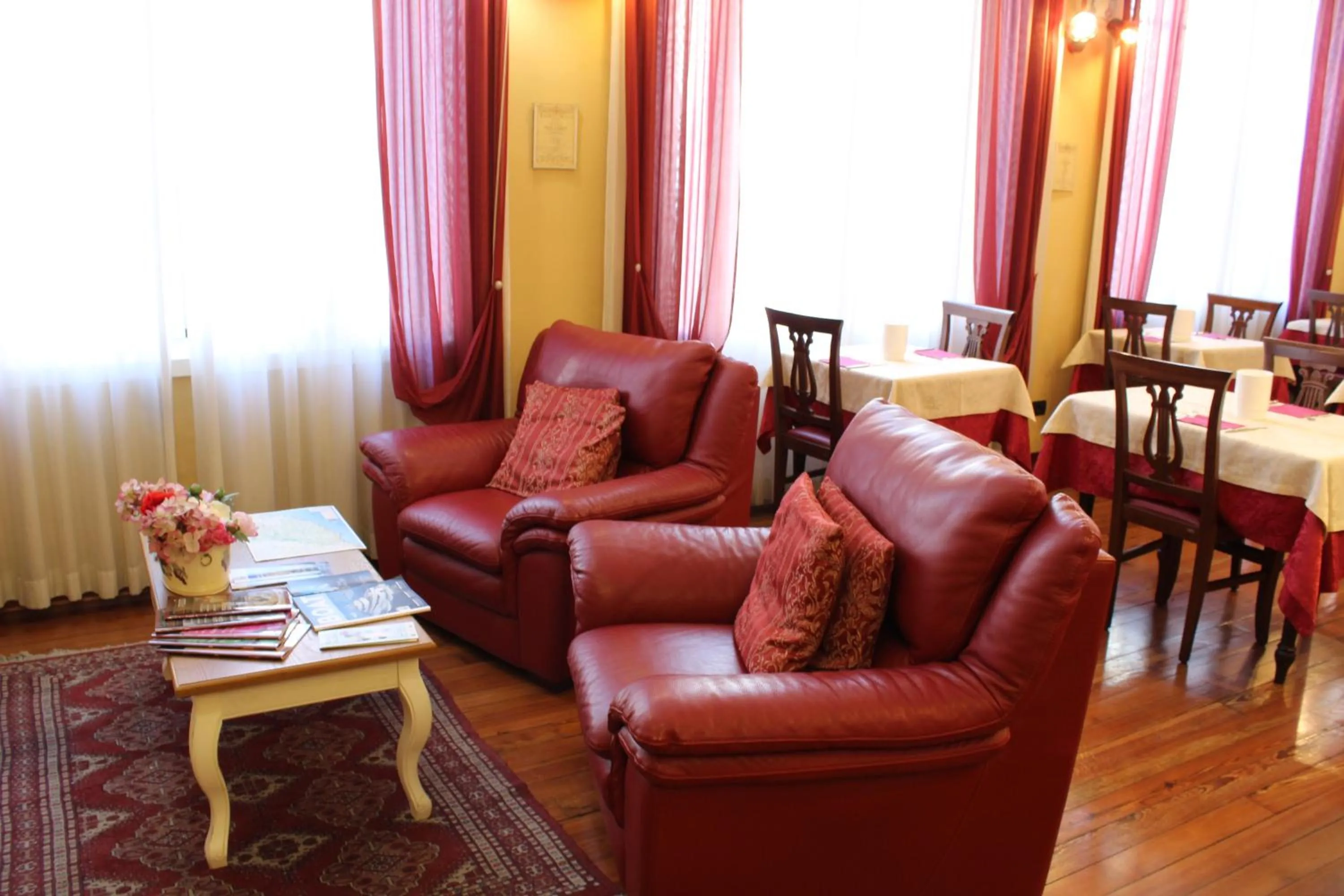 Communal lounge/ TV room in Hotel Belle Epoque