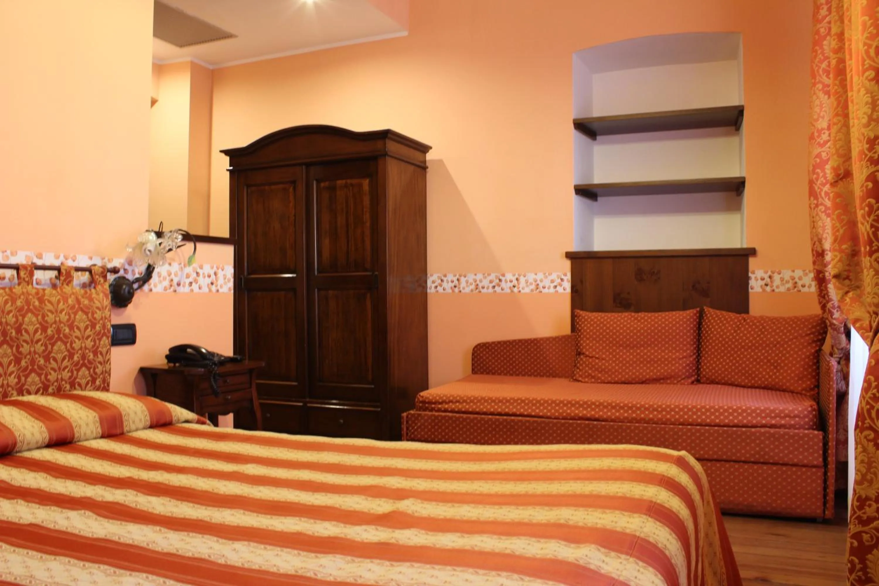 Photo of the whole room, Bed in Hotel Belle Epoque