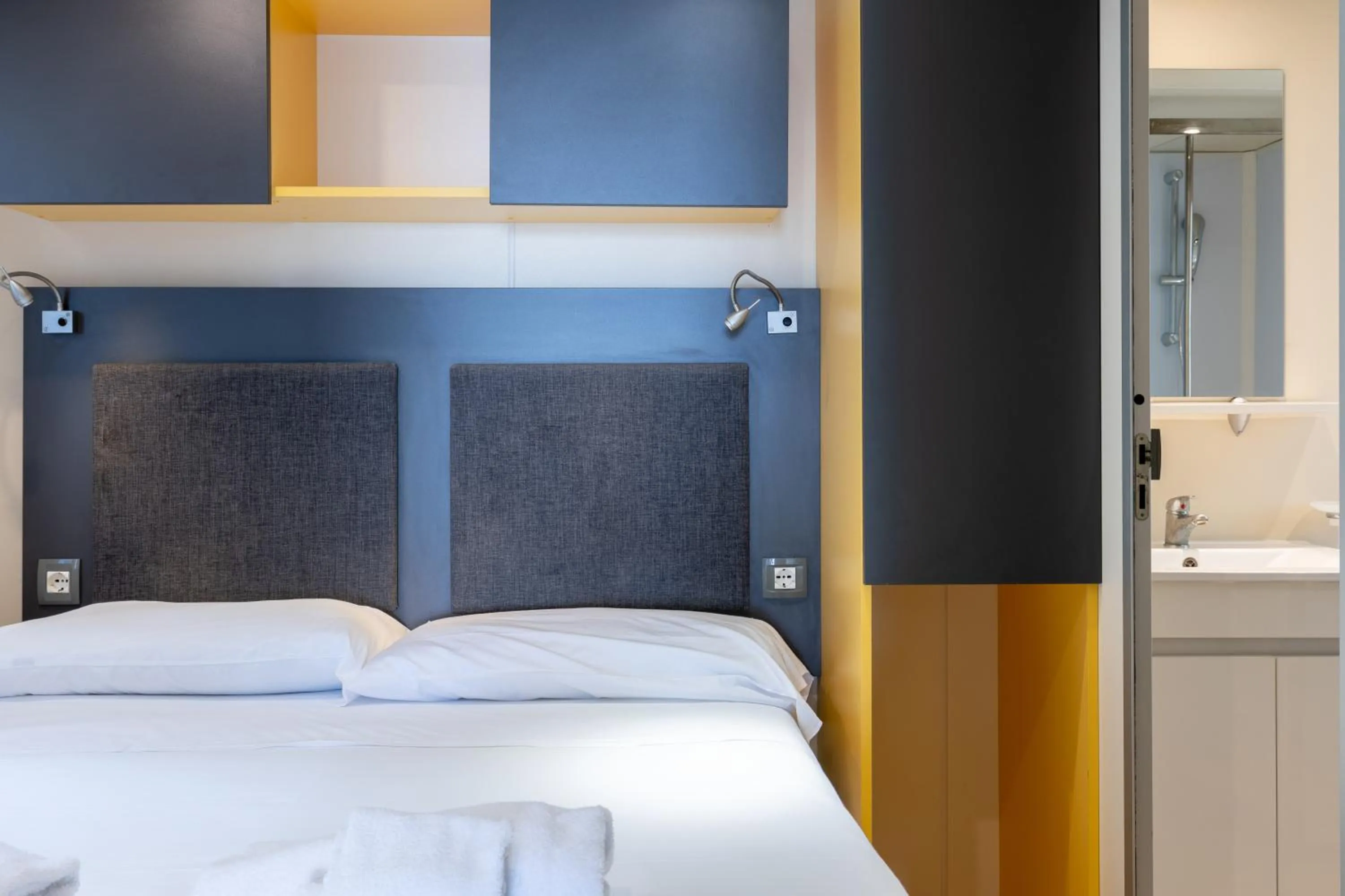 Bathroom, Bed in Villaggio Miramare