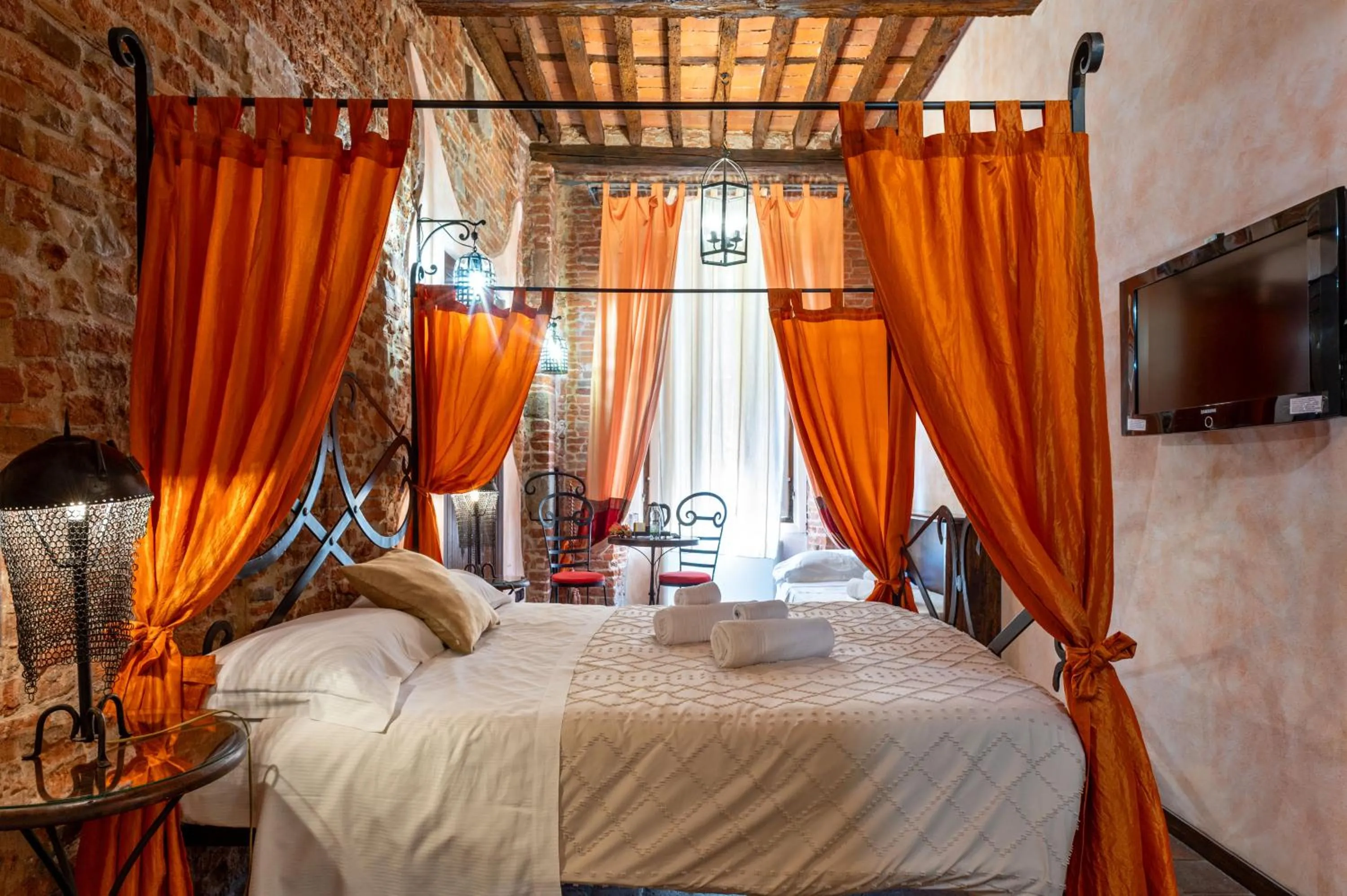 Photo of the whole room, Bed in Antica Corte dei Principi Charming Rooms