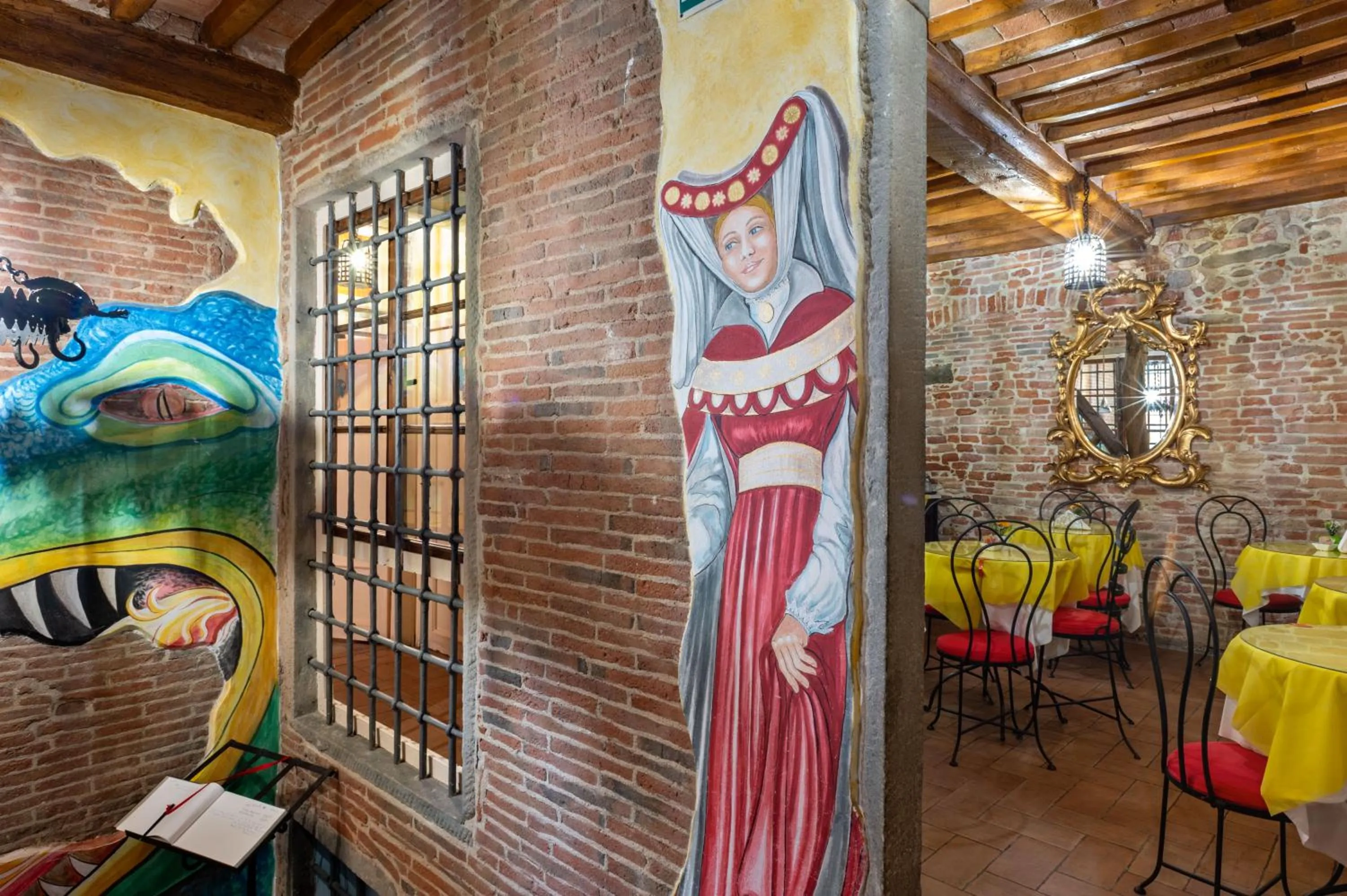 Restaurant/places to eat in Antica Corte dei Principi Charming Rooms