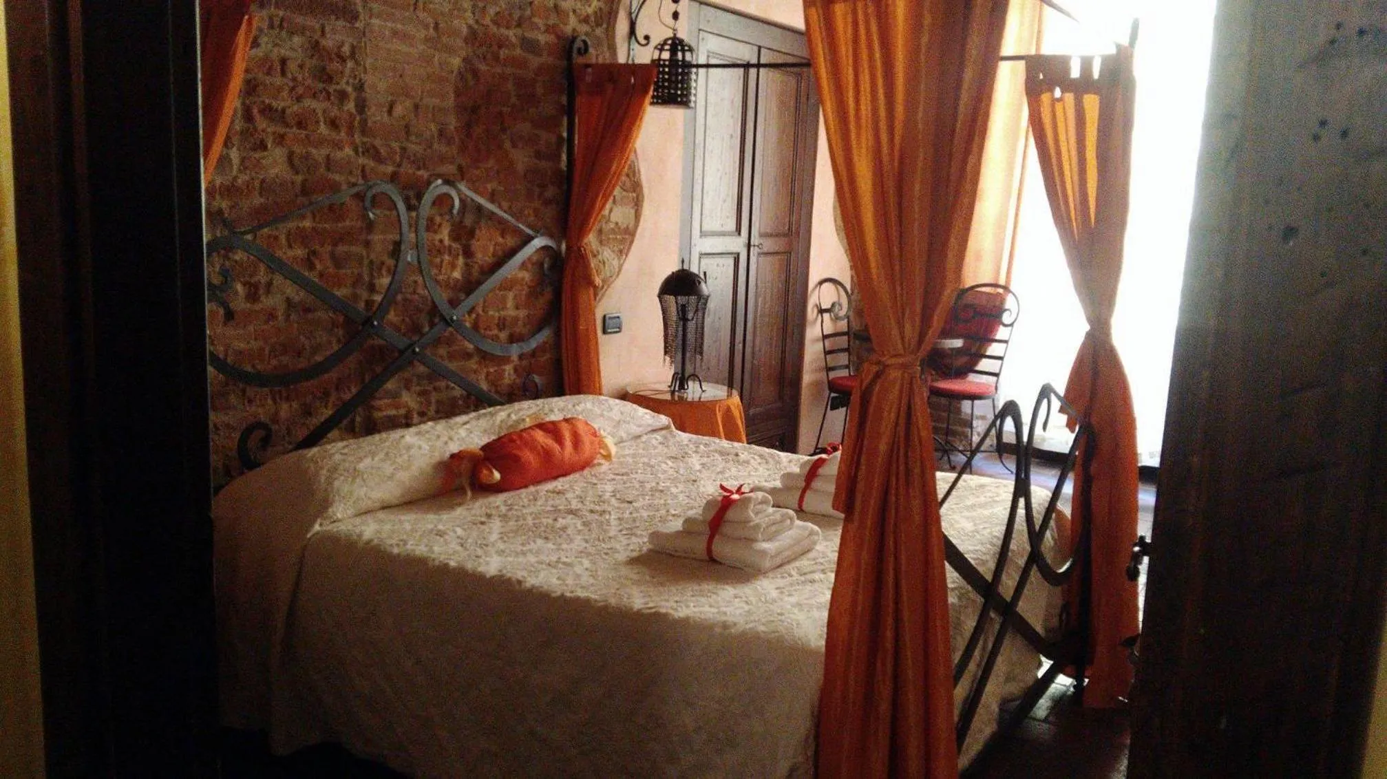 Photo of the whole room, Bed in Antica Corte dei Principi Charming Rooms