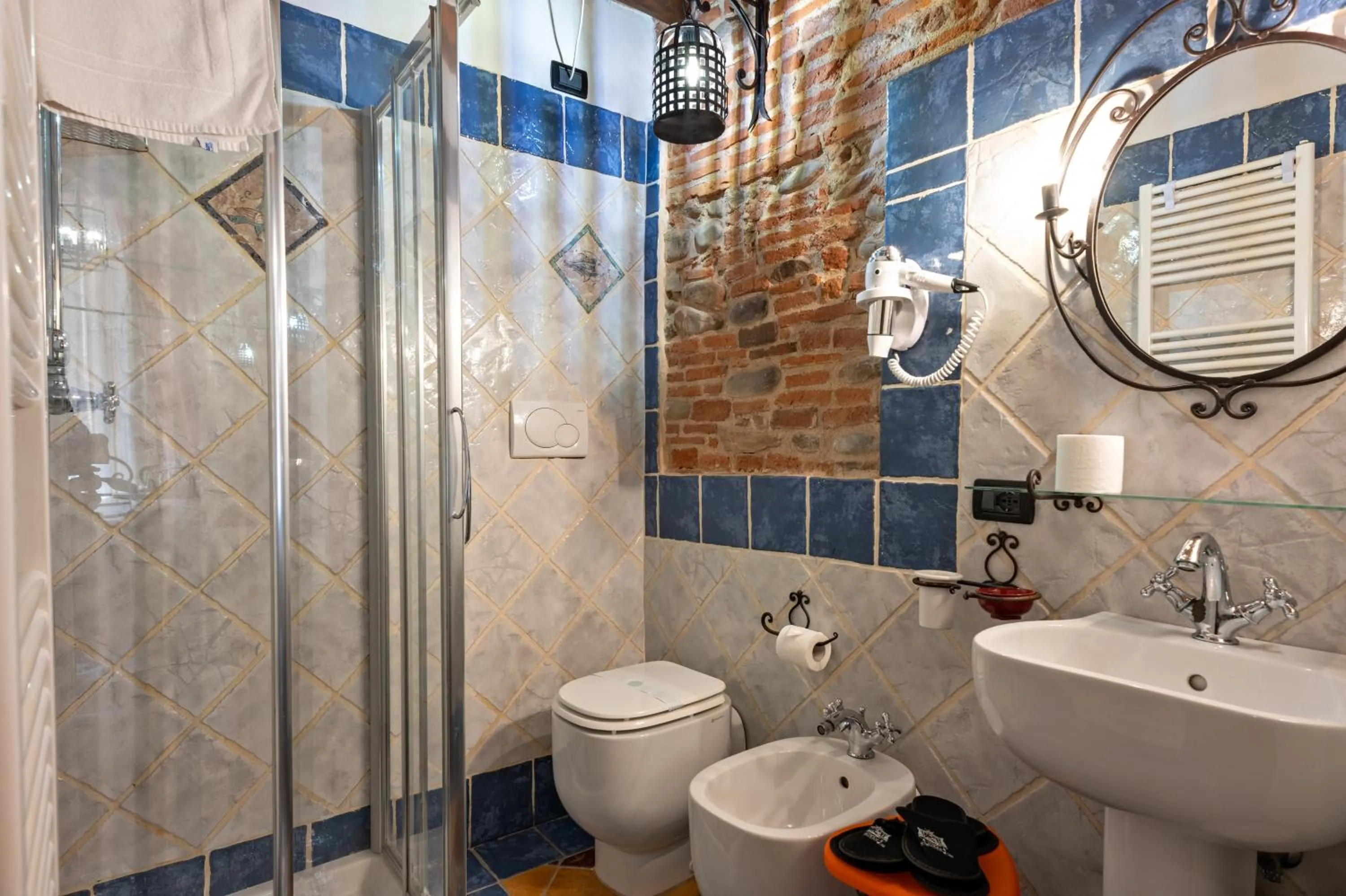 Toilet in Antica Corte dei Principi Charming Rooms