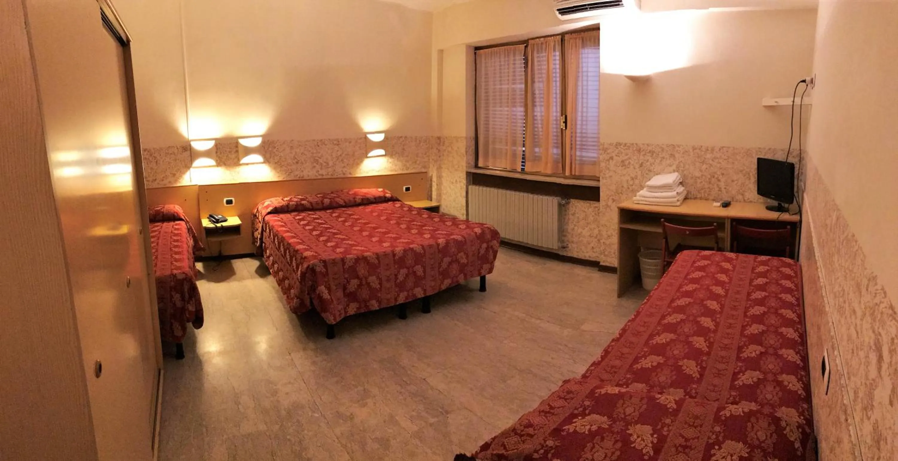 Bed in Hotel Nettuno