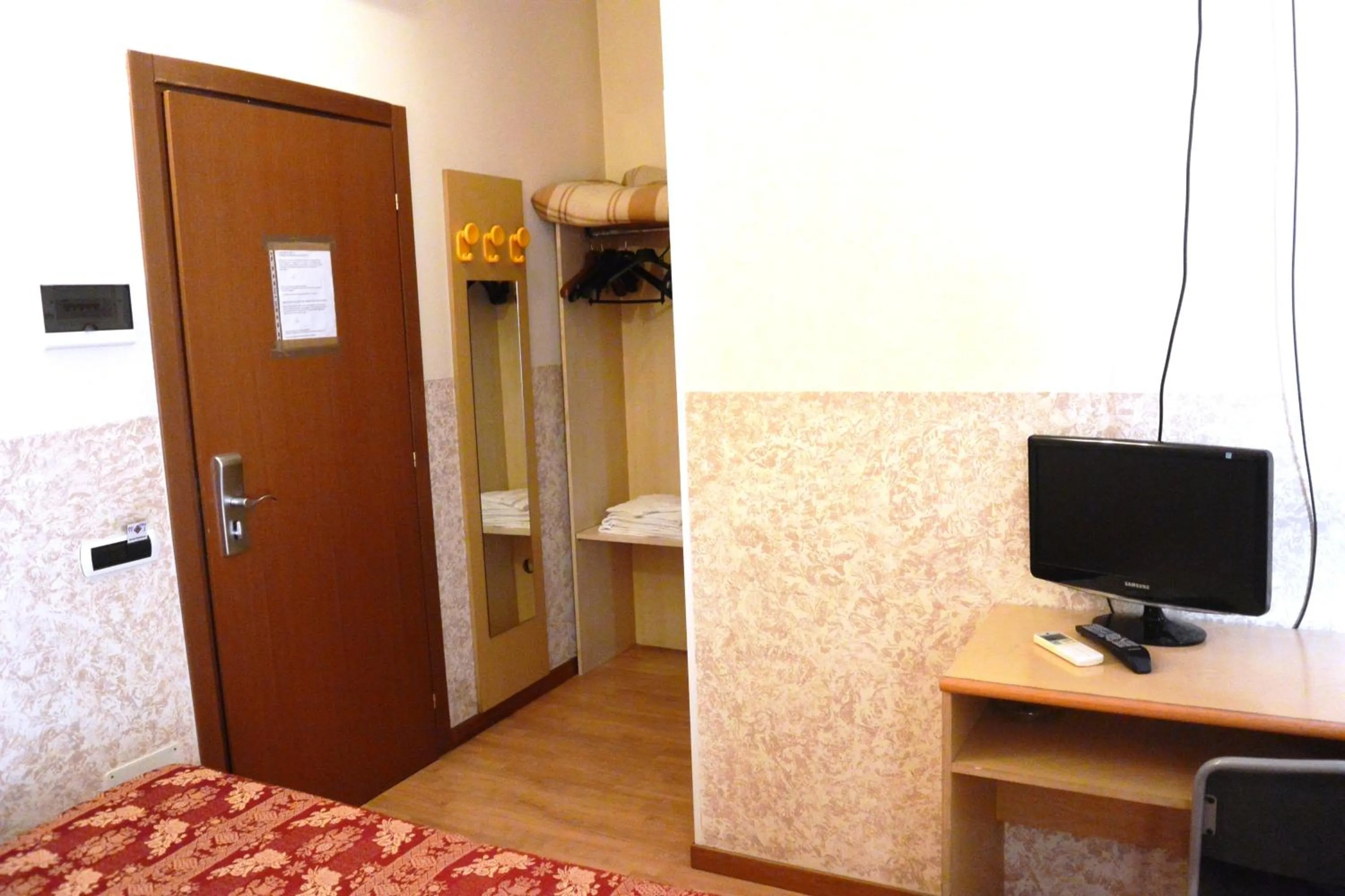 TV and multimedia, Bed in Hotel Nettuno