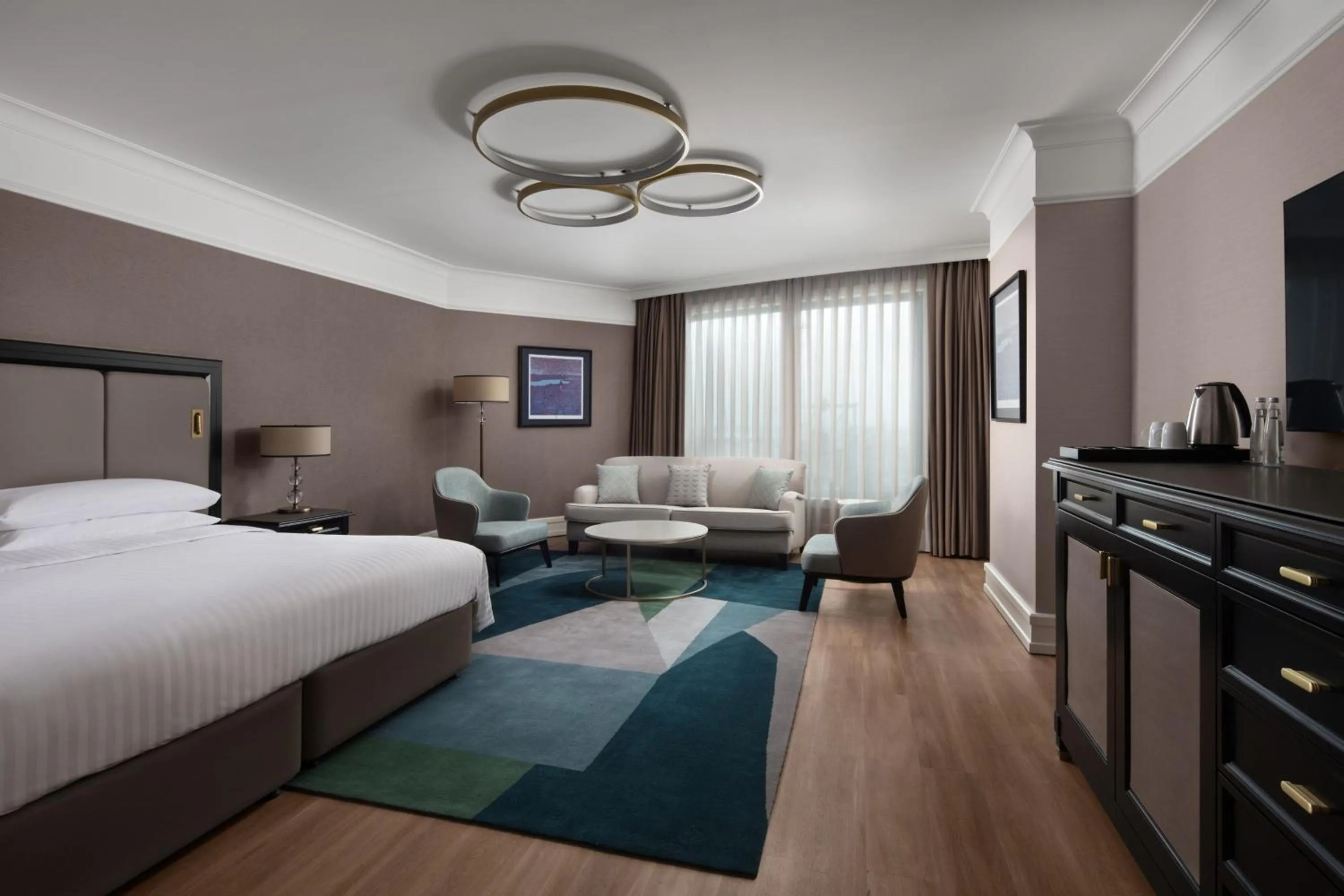 Lounge or bar, Bed in Istanbul Marriott Hotel Pendik