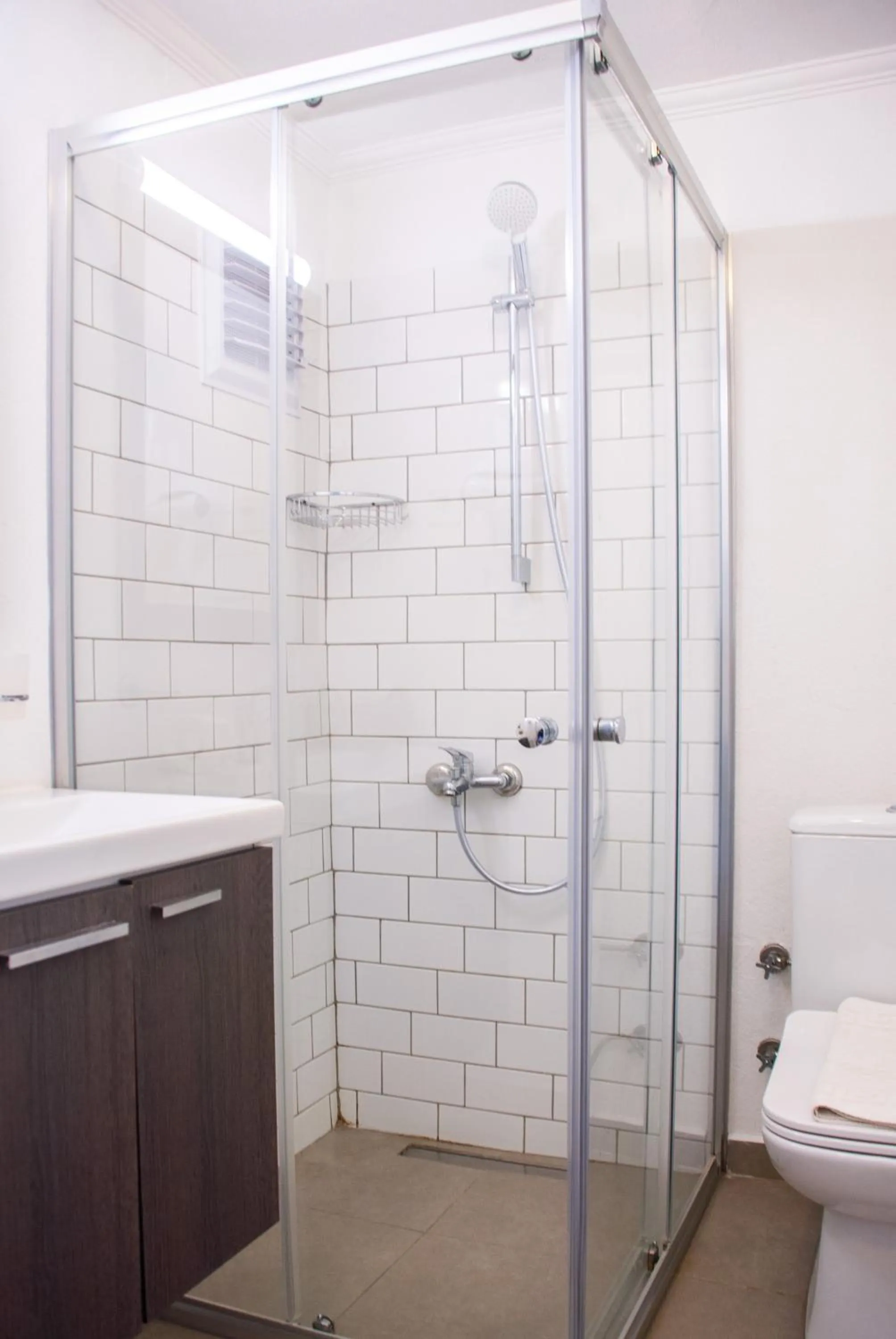 Shower in Flora Hotel