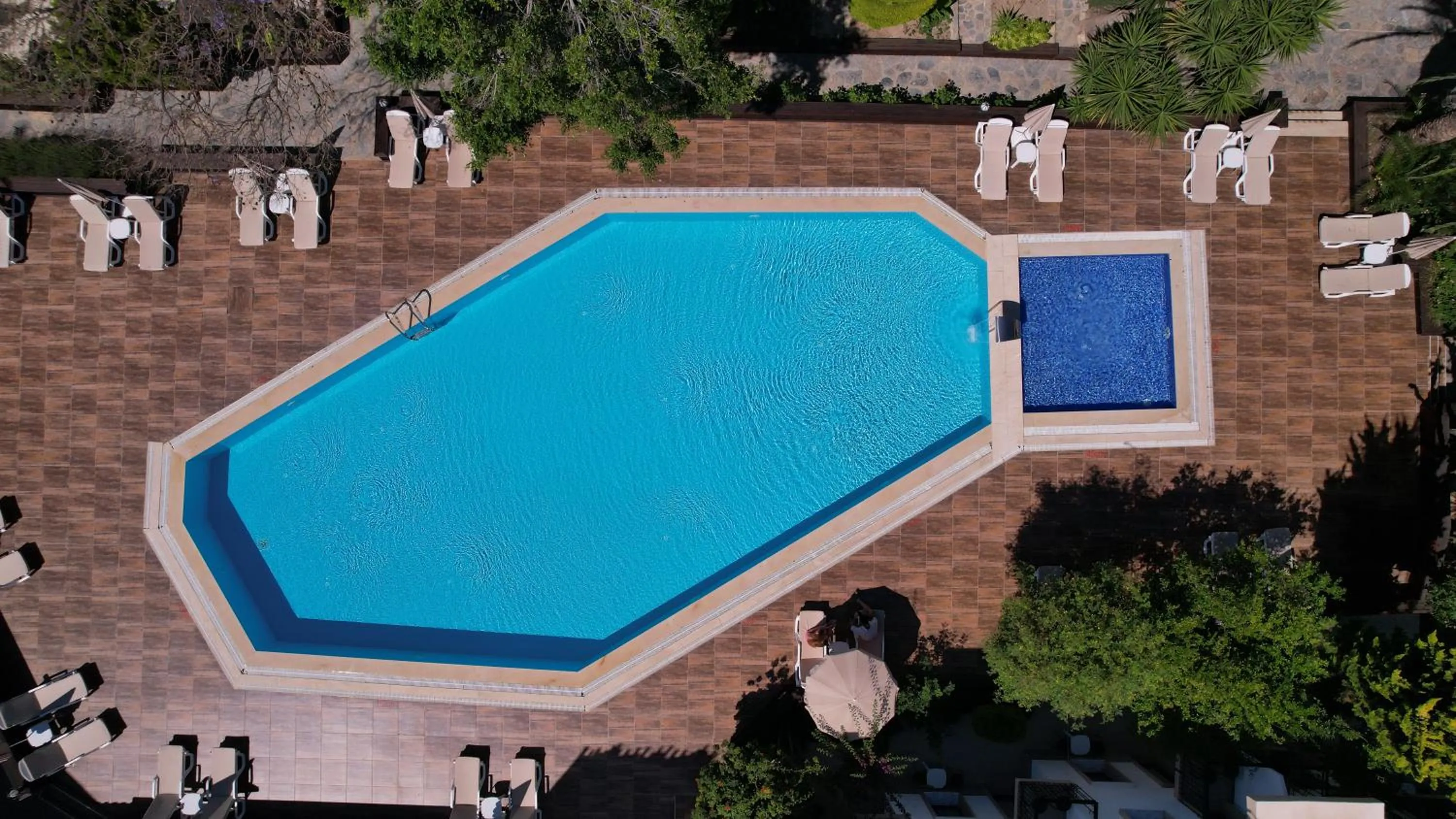 Patio in Flora Hotel