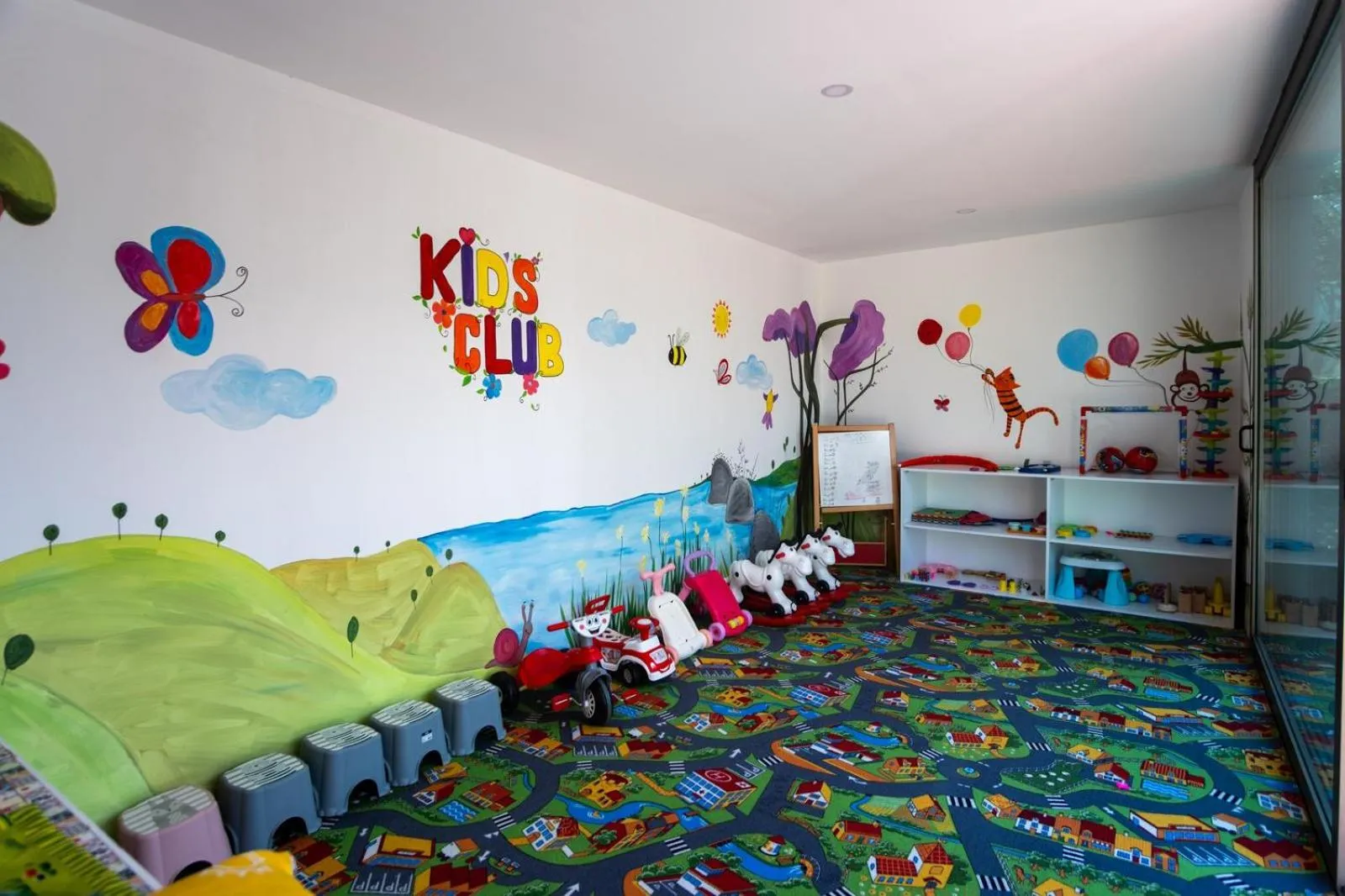 Children play ground in Flora Hotel