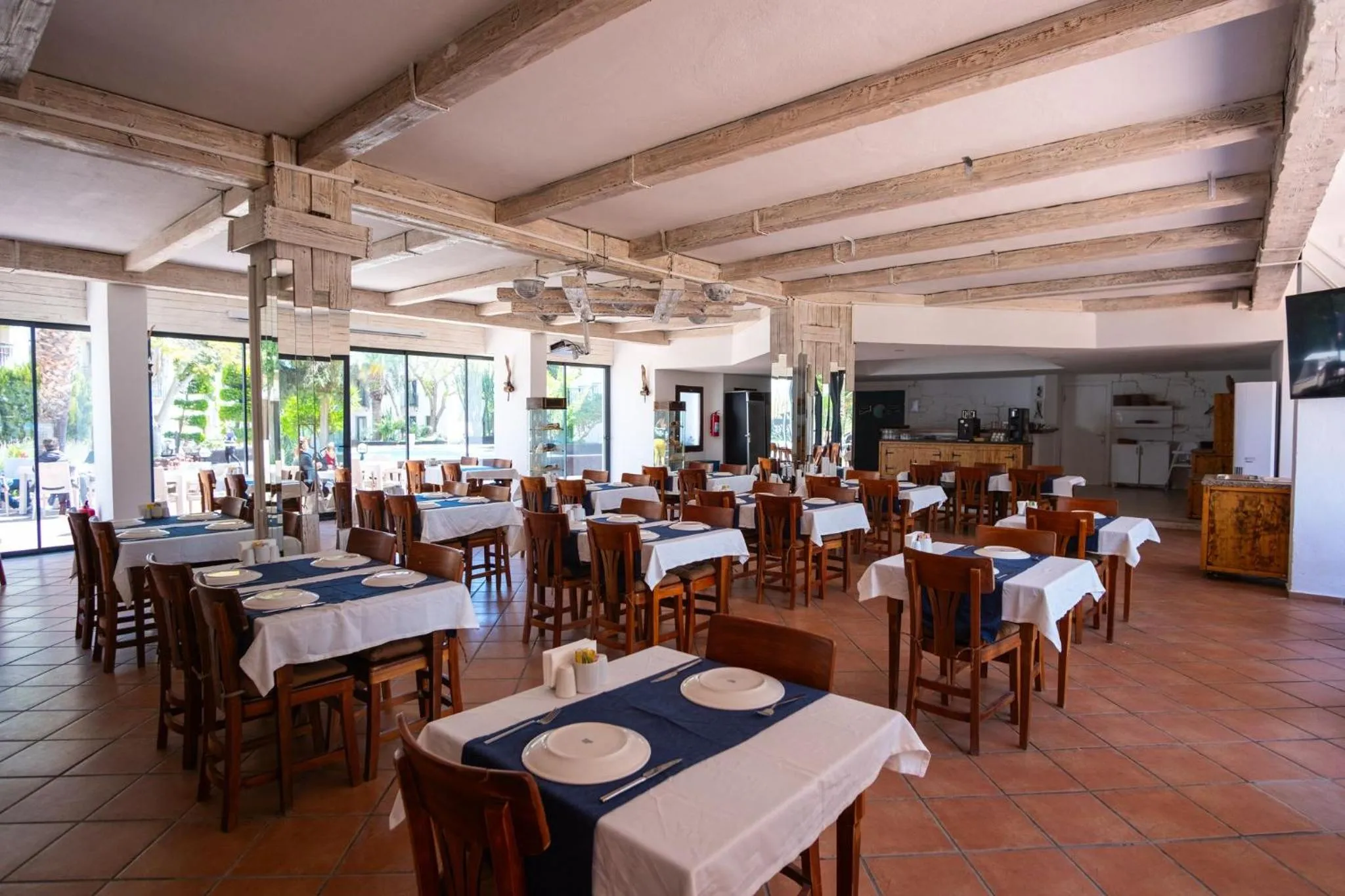 Restaurant/places to eat in Flora Hotel