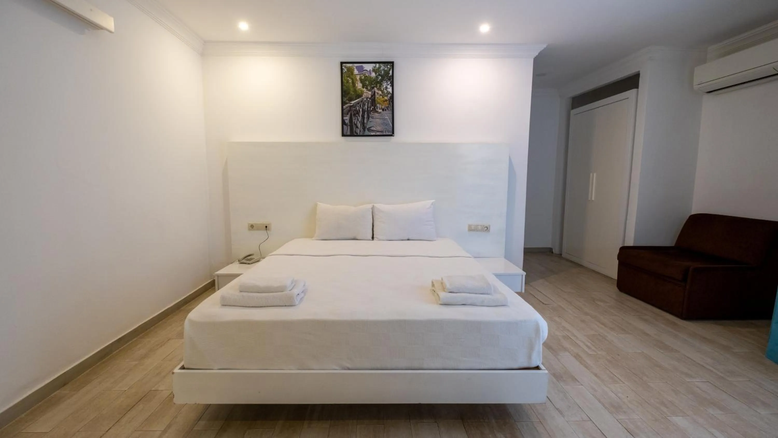 Facility for disabled guests in Flora Hotel