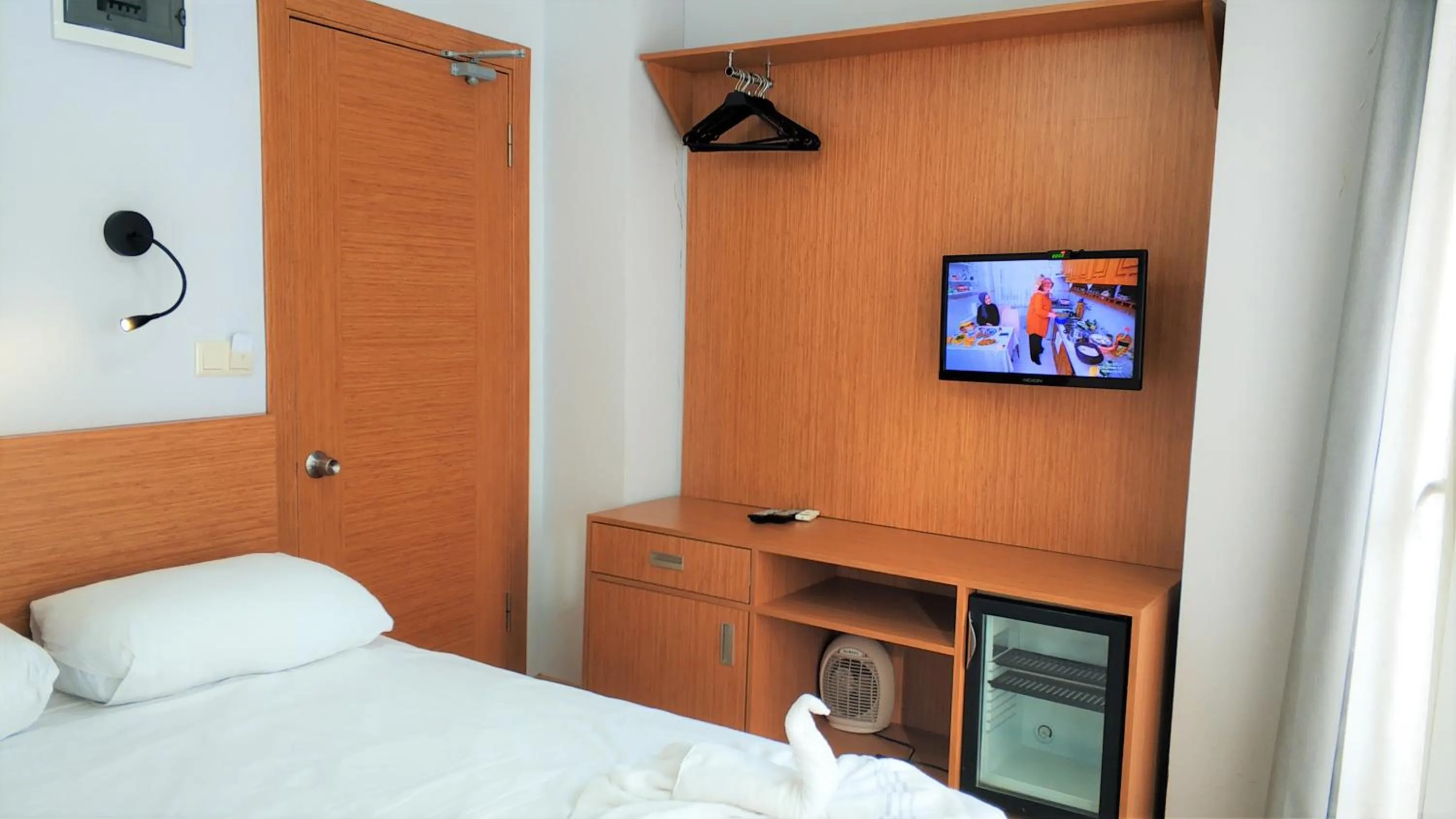 TV and multimedia, Bed in Bucoleon by Cheers