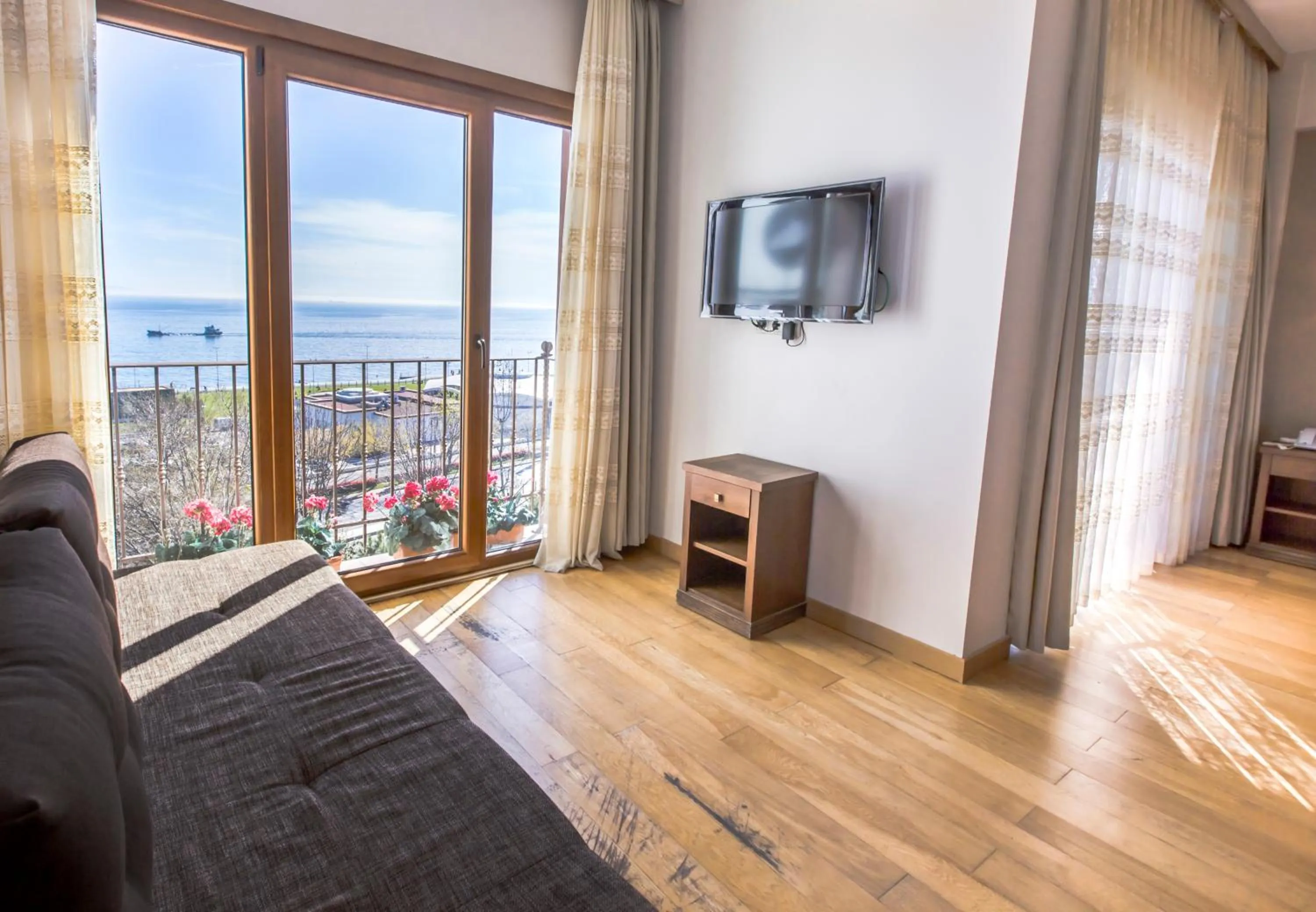 Living room in Bucoleon by Cheers