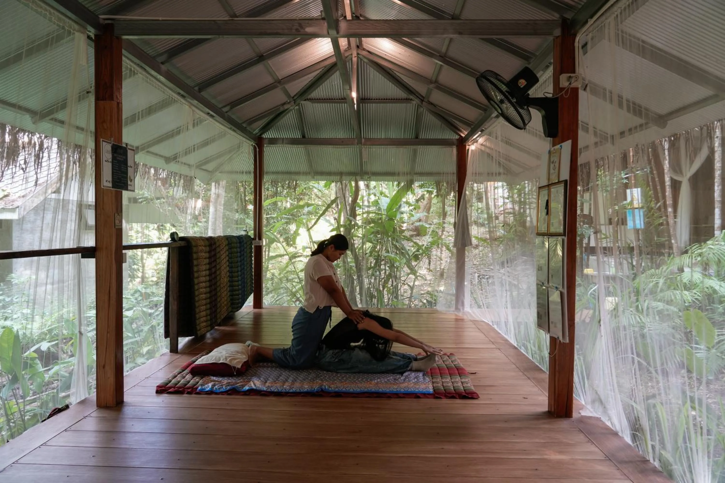 Massage in Maewin Resort