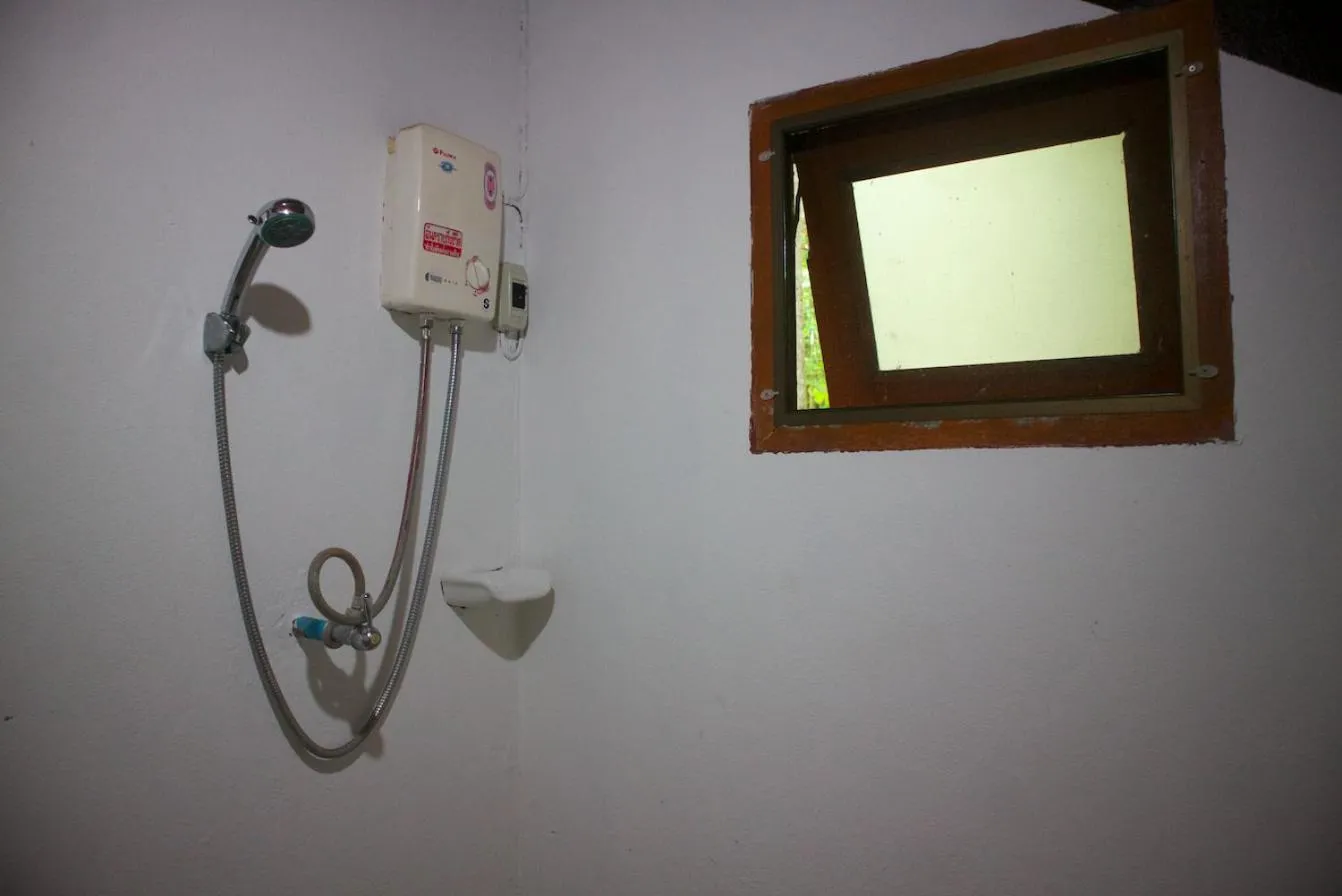 Bathroom in Maewin Guesthouse and Resort