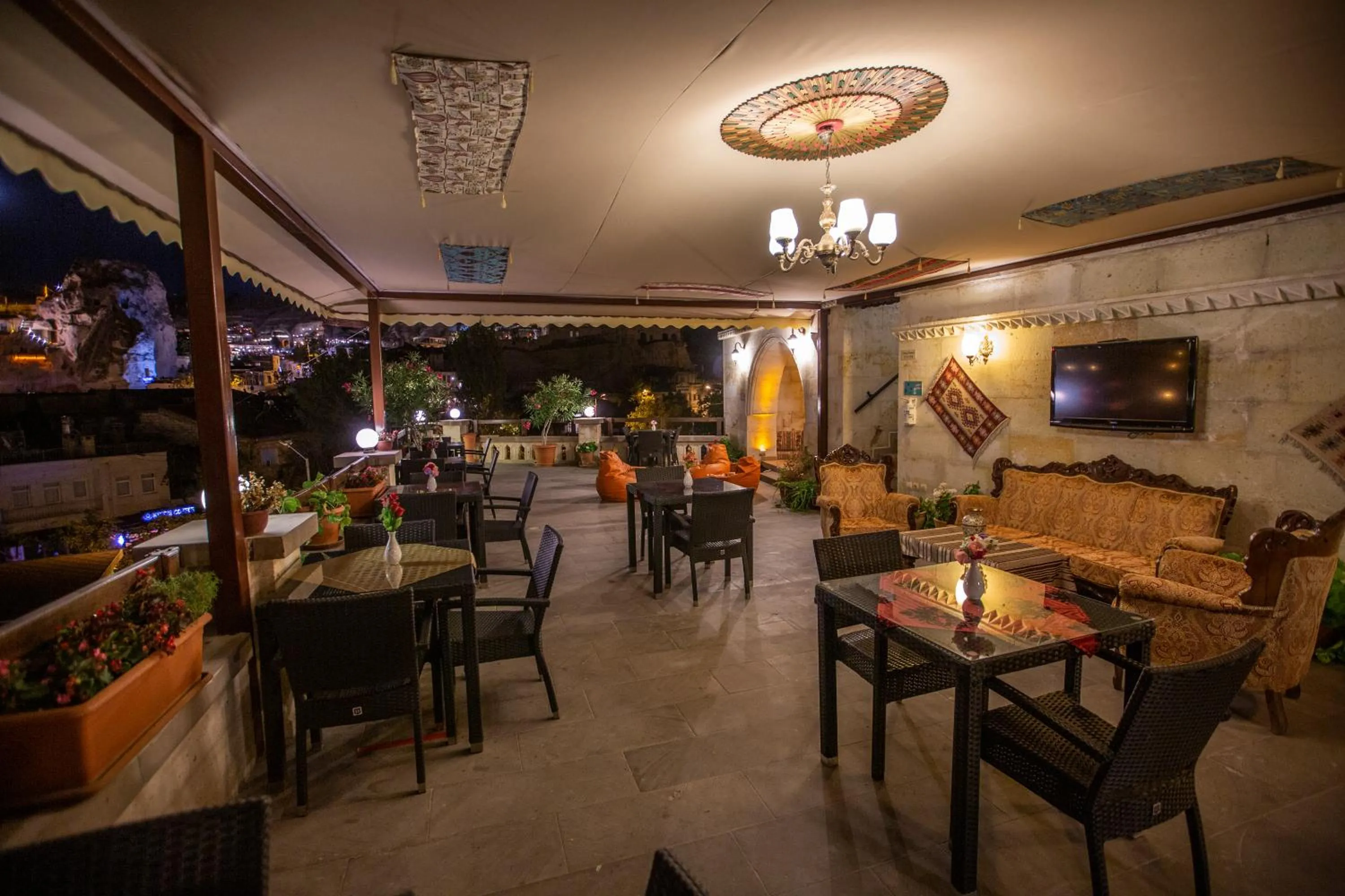 Restaurant/places to eat in Stone House Cave Hotel