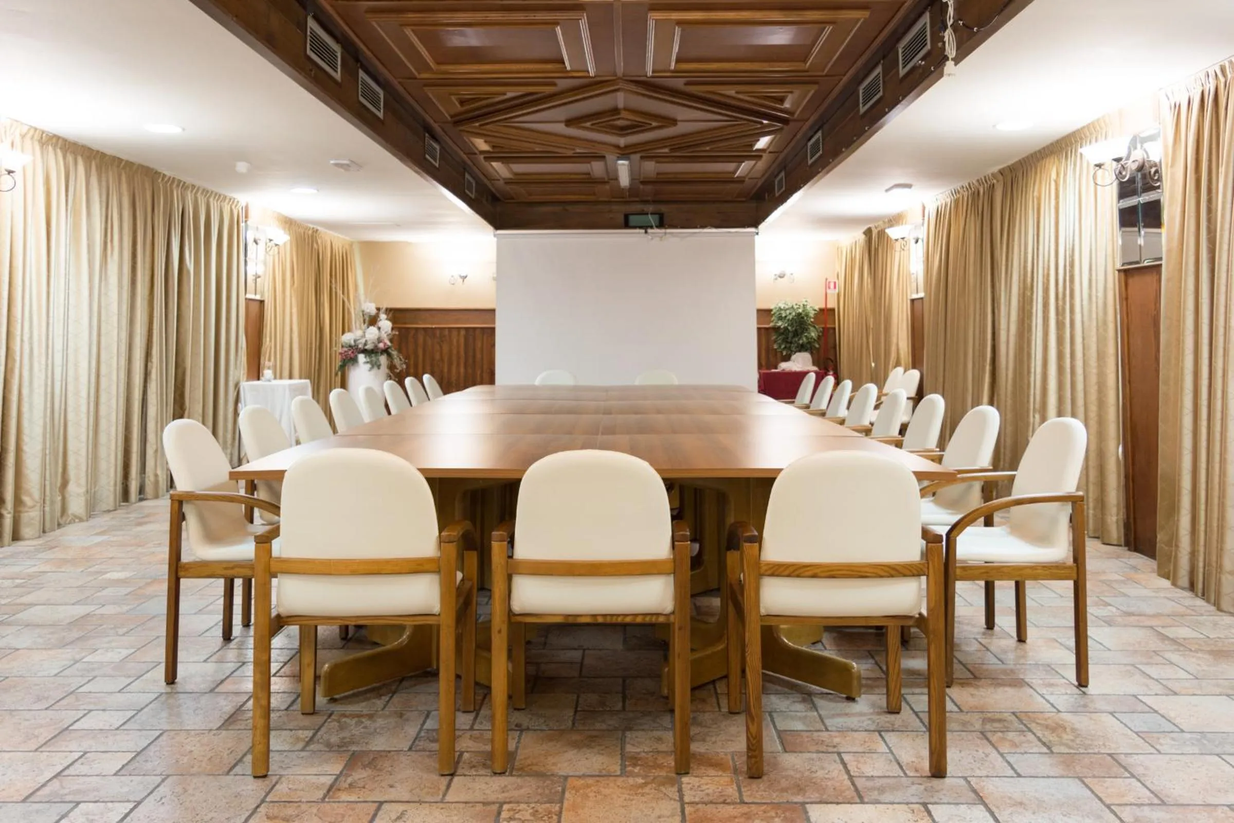 Meeting/conference room in Hotel Il Cervo, SPA & Wellness, Bike Hotel