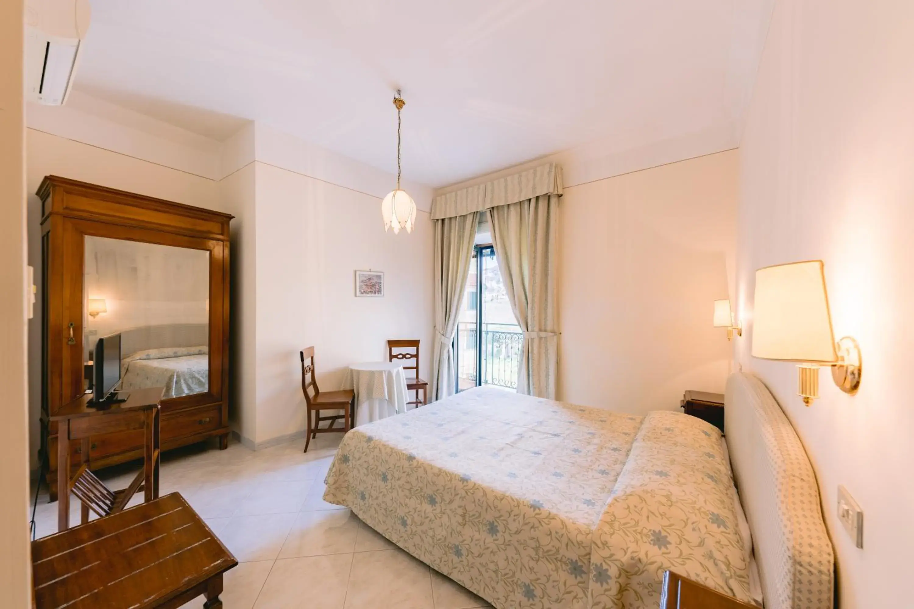 Double Room with Balcony in Hotel Toro Double Room with Balcony in Hotel Toro