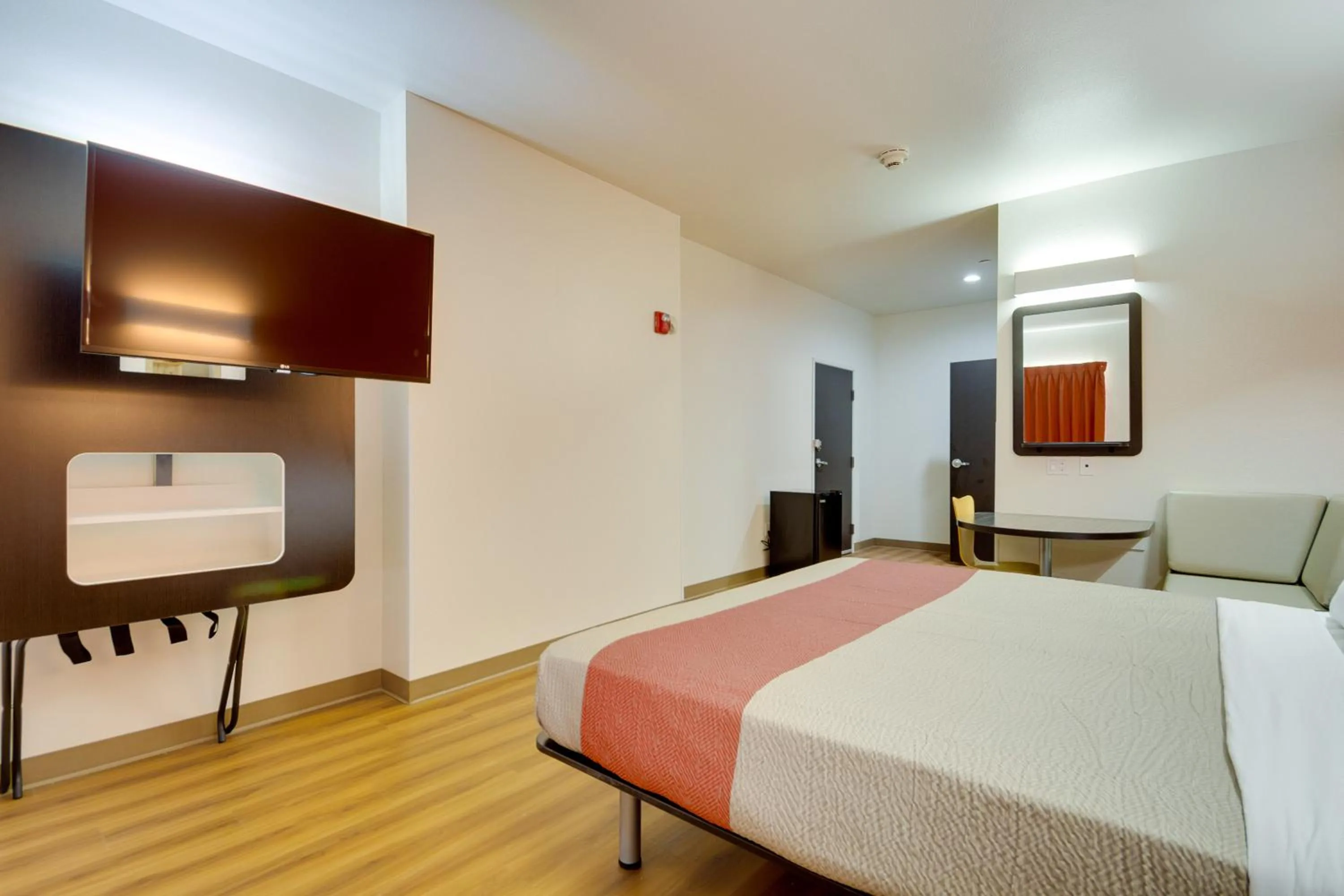 Bedroom, Bed in Motel 6-Tulsa, OK