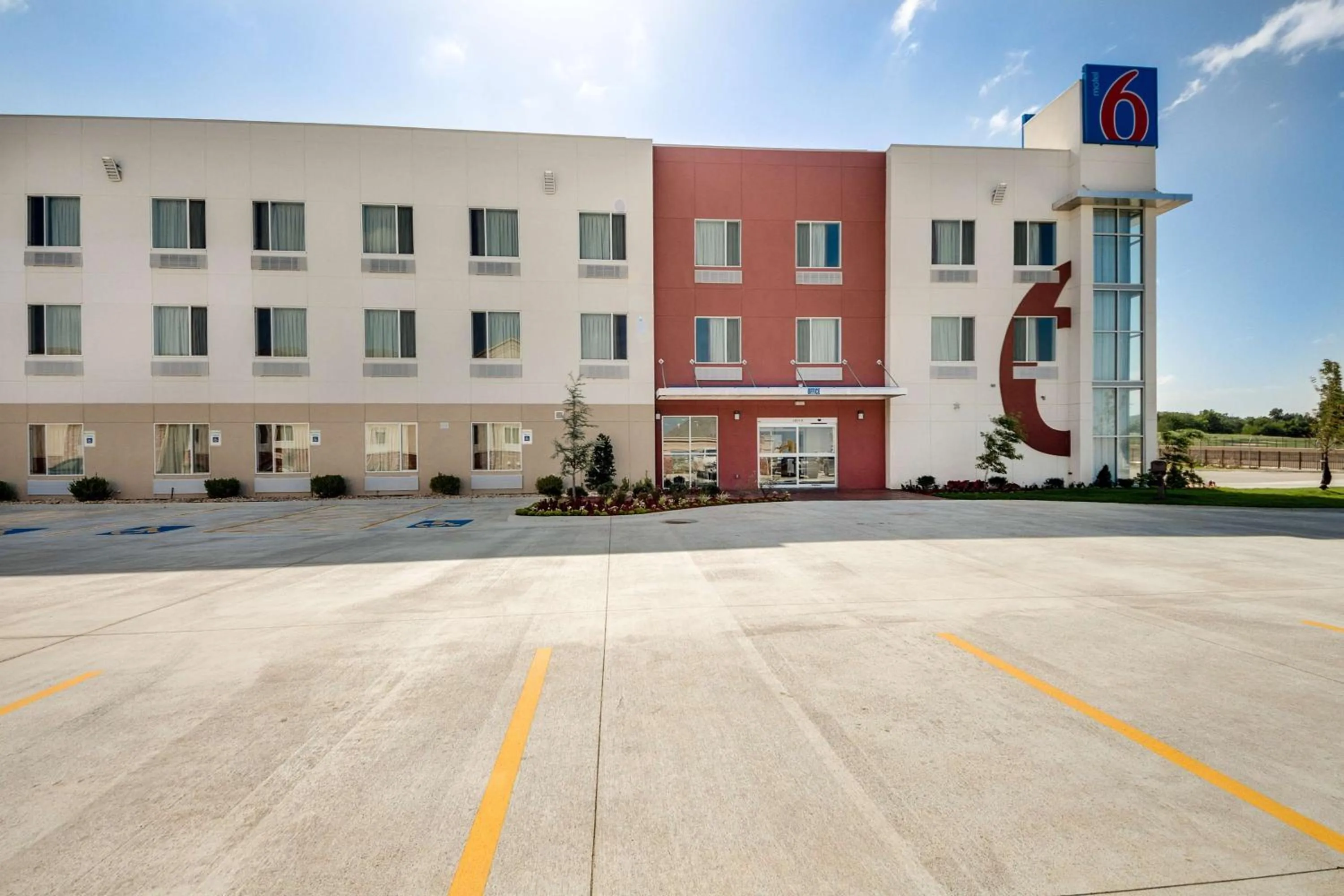 Property building in Motel 6-Tulsa, OK