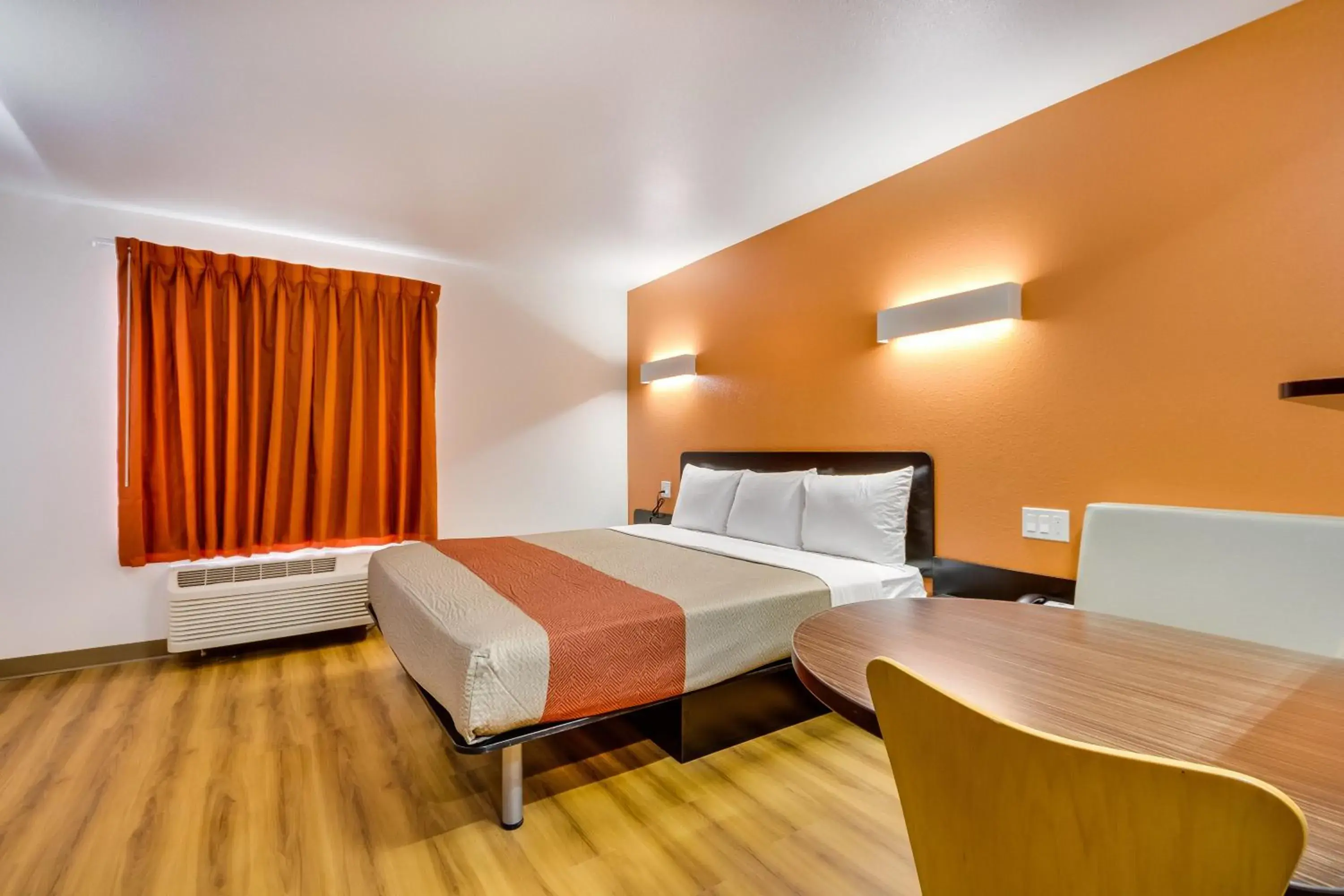 King Room - Non-Smoking in Motel 6-Tulsa, OK King Room - Non-Smoking in Motel 6-Tulsa, OK