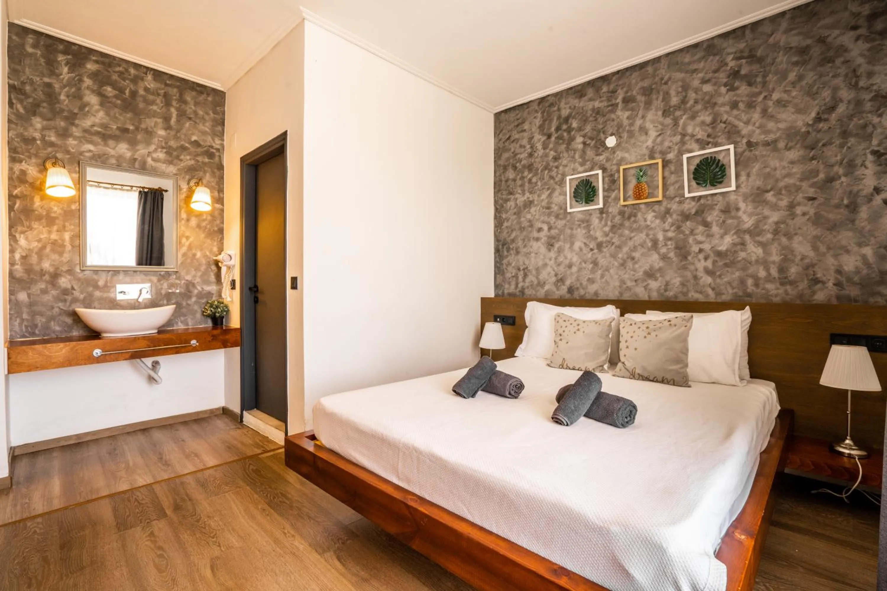 Bedroom, Bed in Li Mango