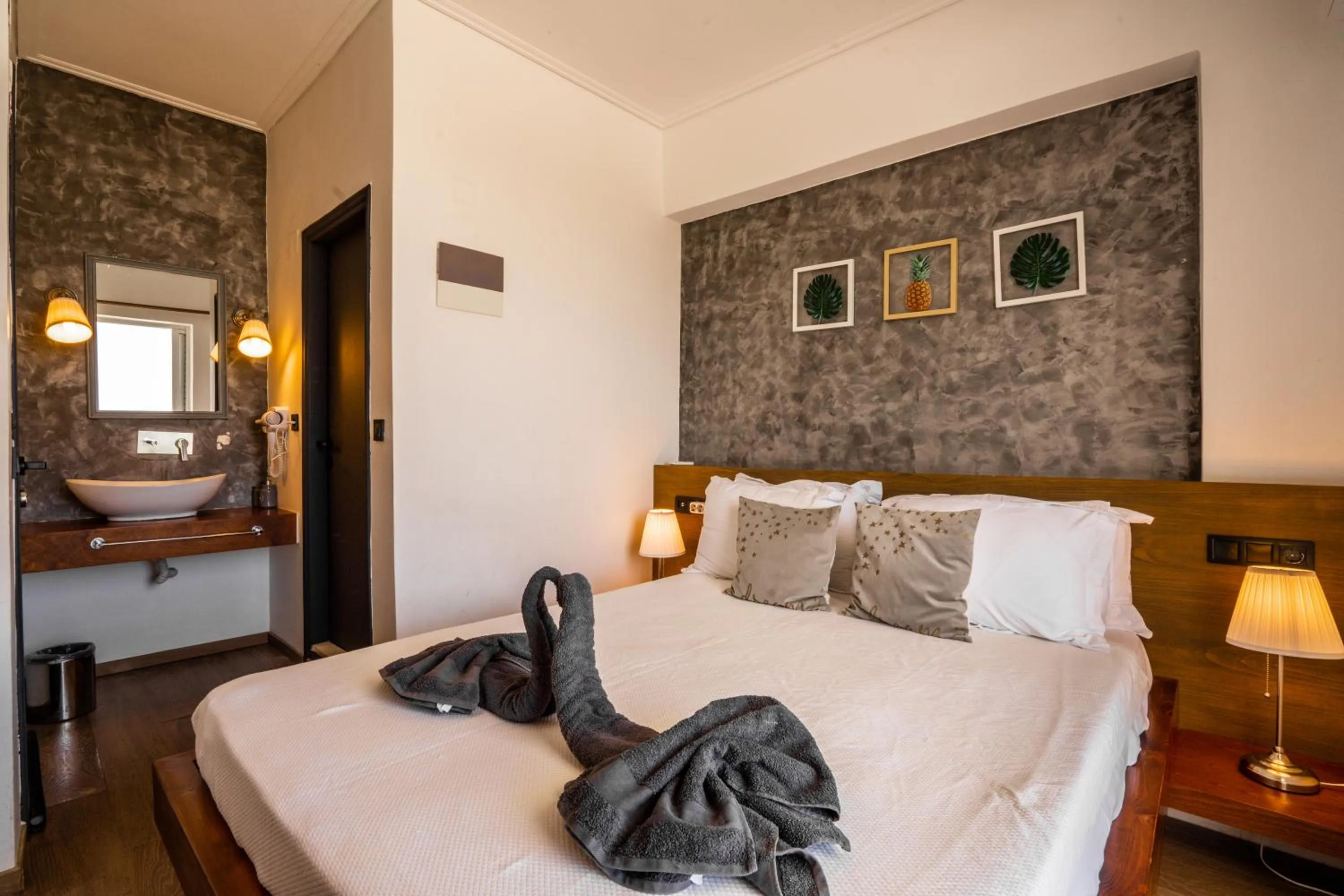 Bedroom, Bed in Li Mango