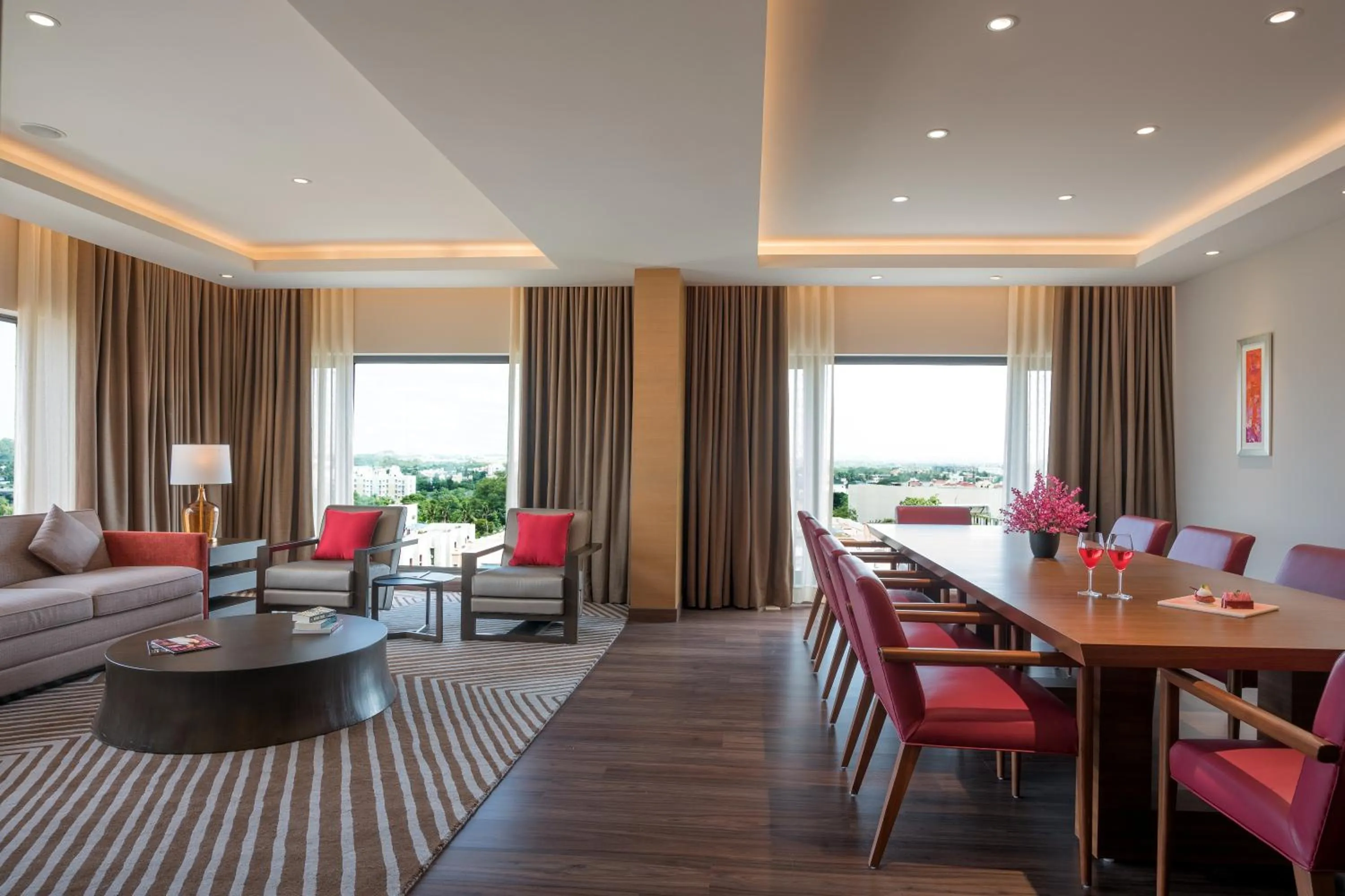 Dining area in Feathers- A Radha Hotel, Chennai