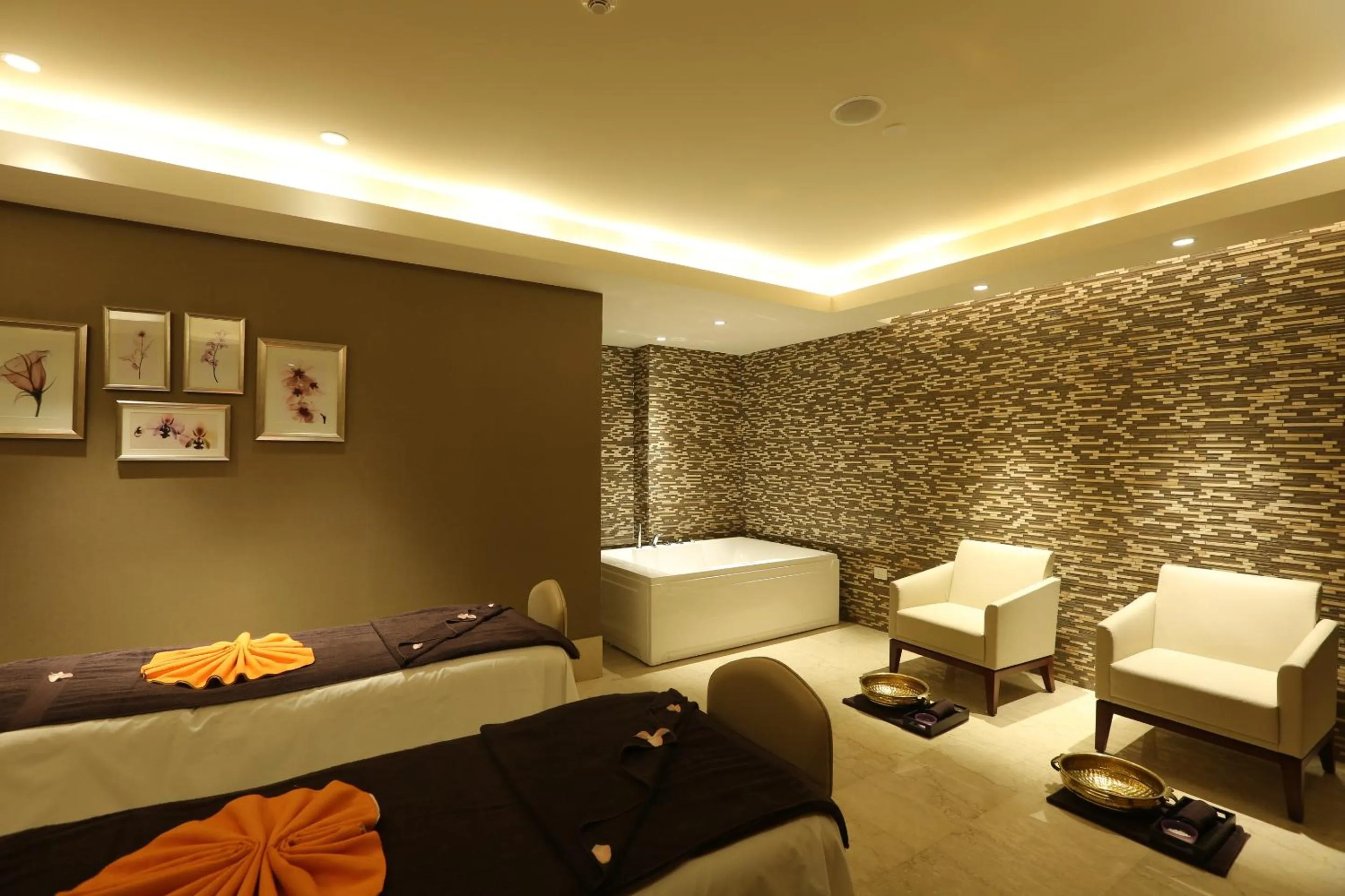 Massage, Bed in Feathers- A Radha Hotel, Chennai