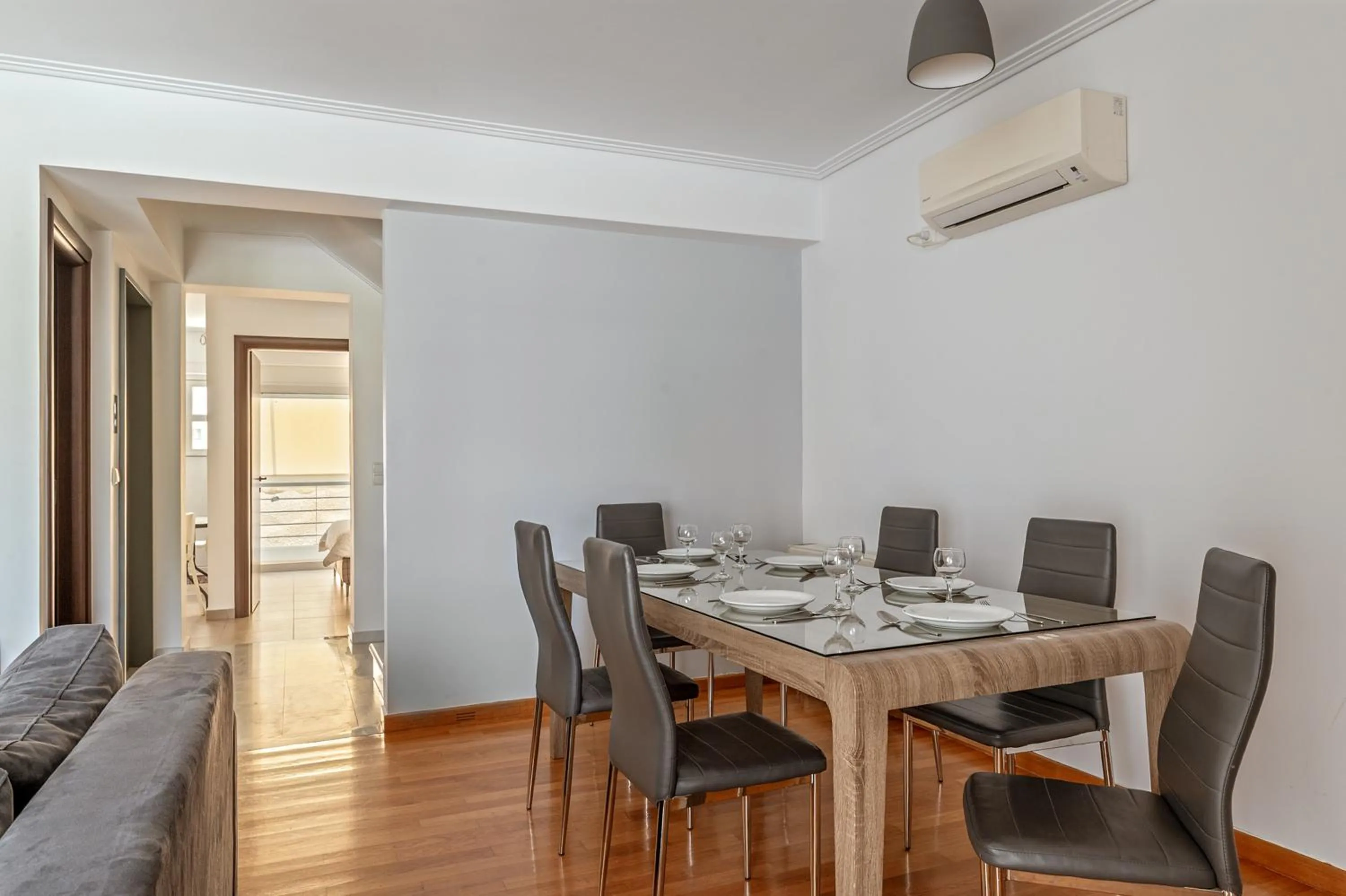 Dining area in Elvita Spata Luxurious Villa
