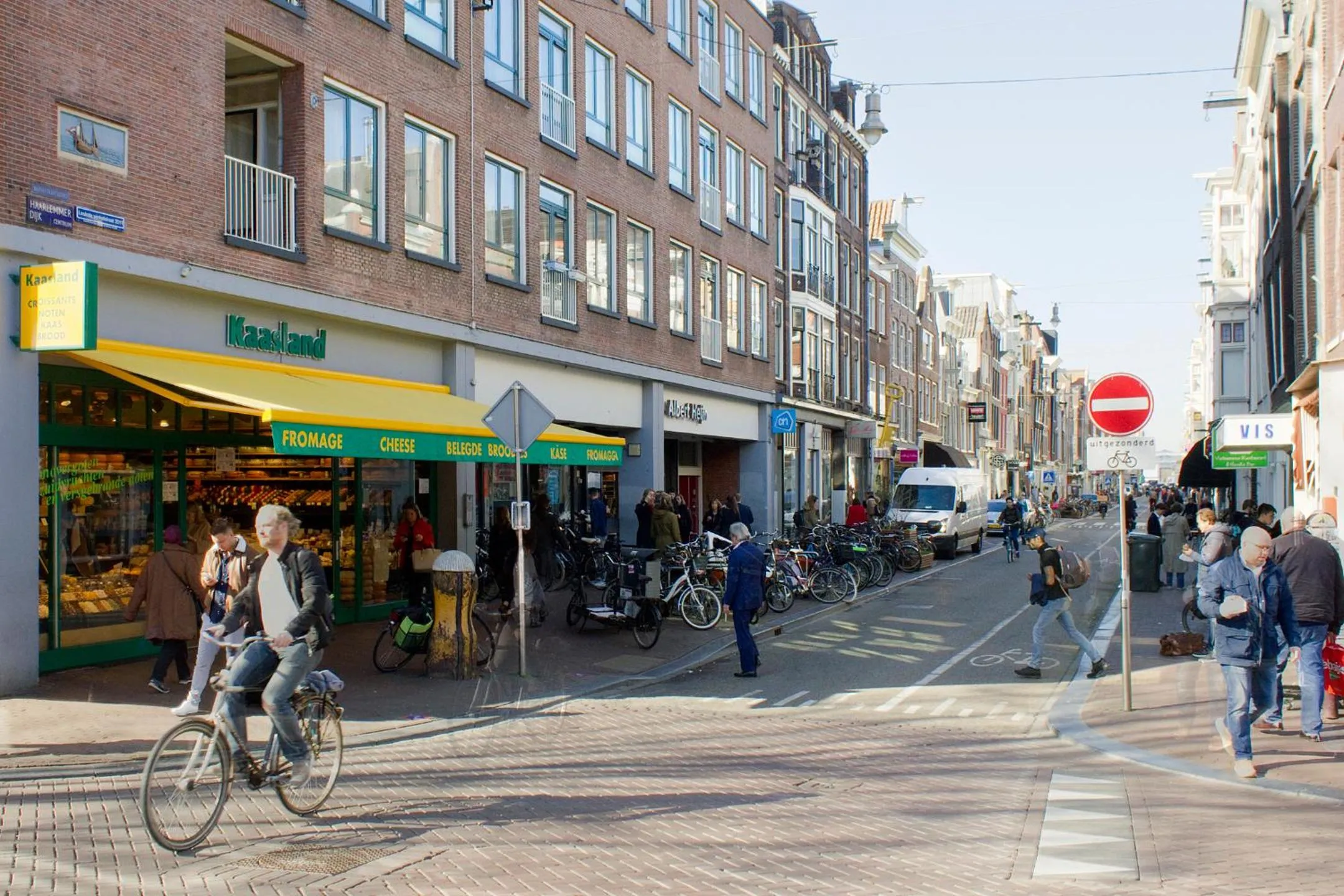 People in Mercedes Bed&Breakfast Amsterdam