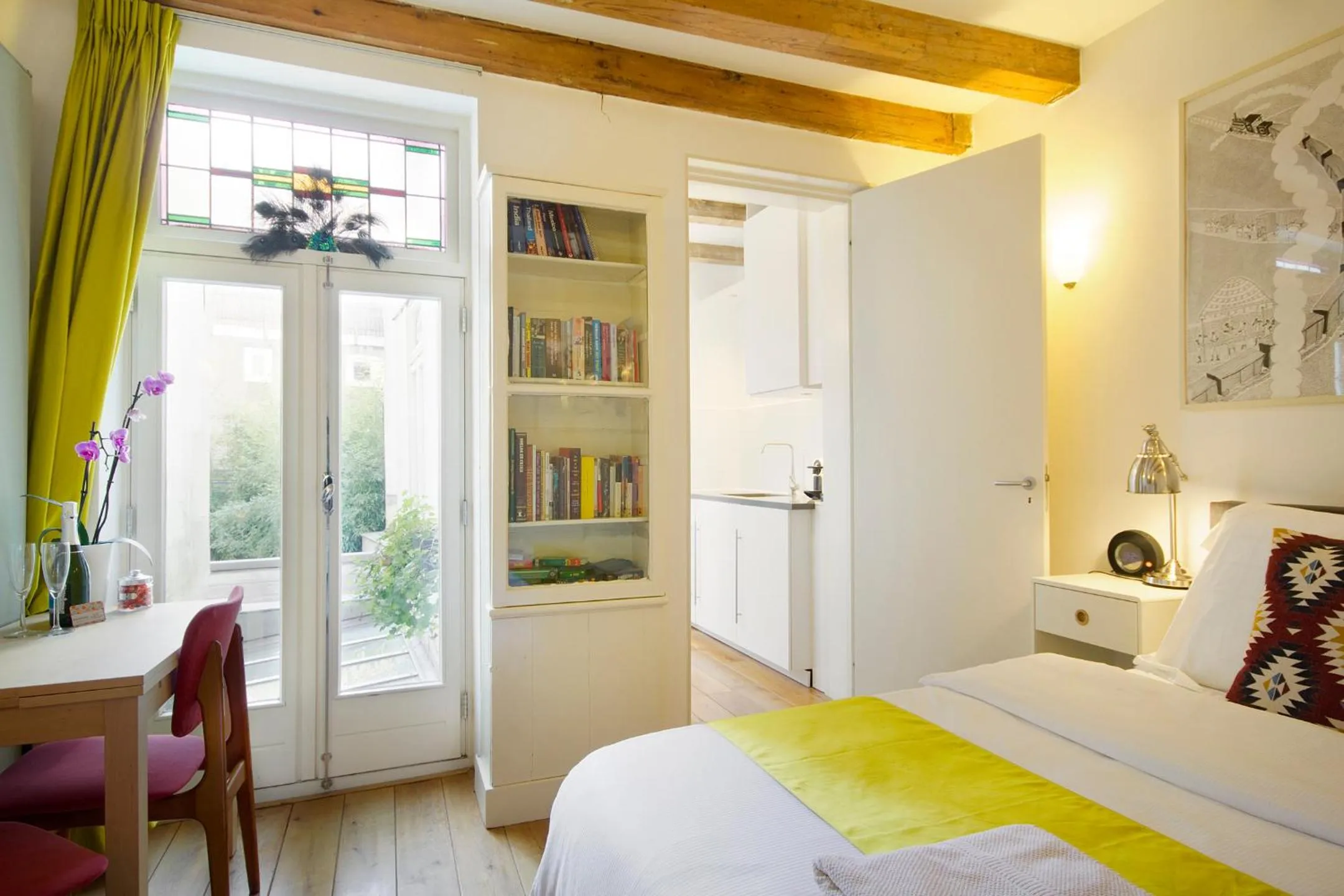 Patio, Bed in Mercedes Bed&Breakfast Amsterdam