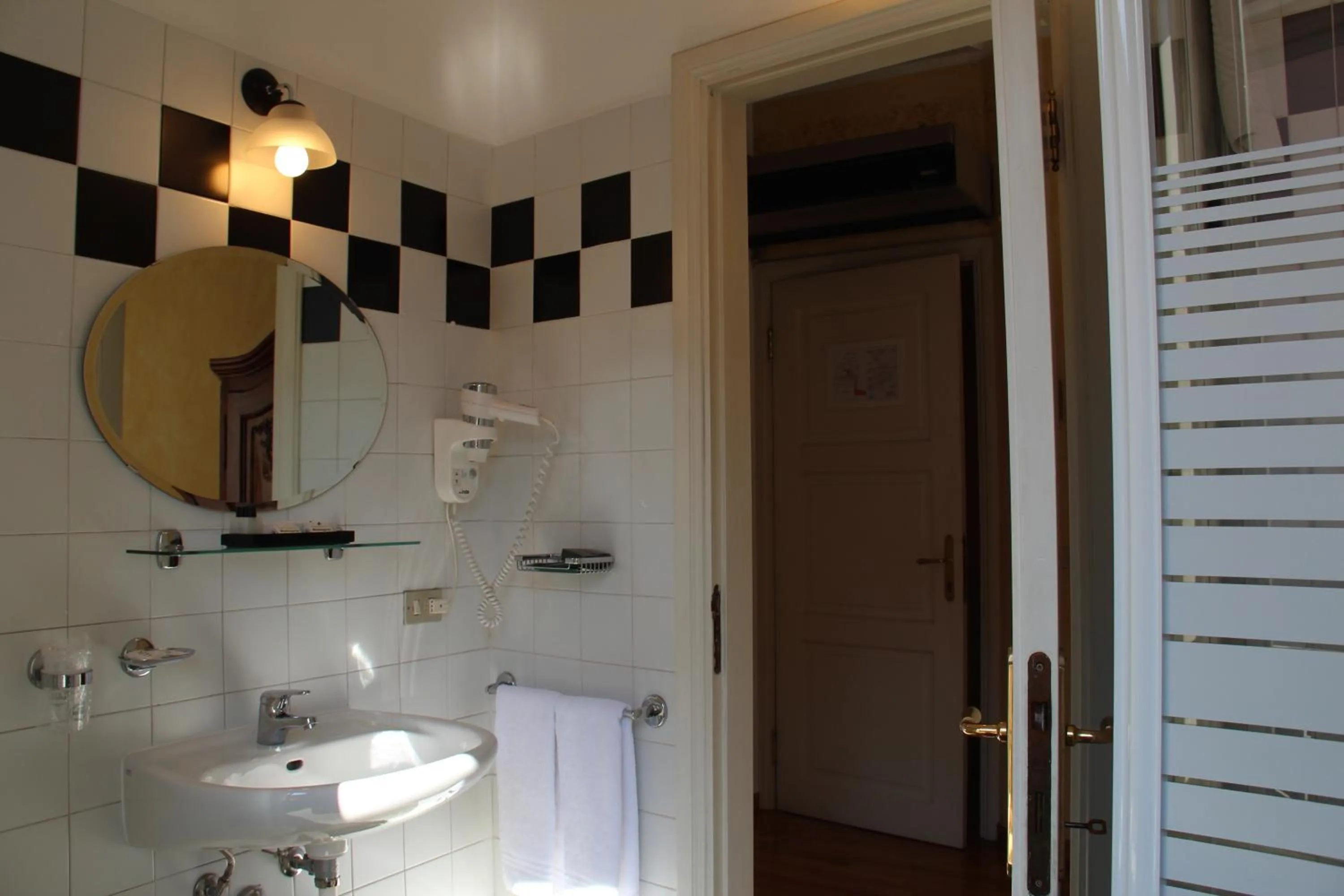 Bathroom in Albergo Bologna