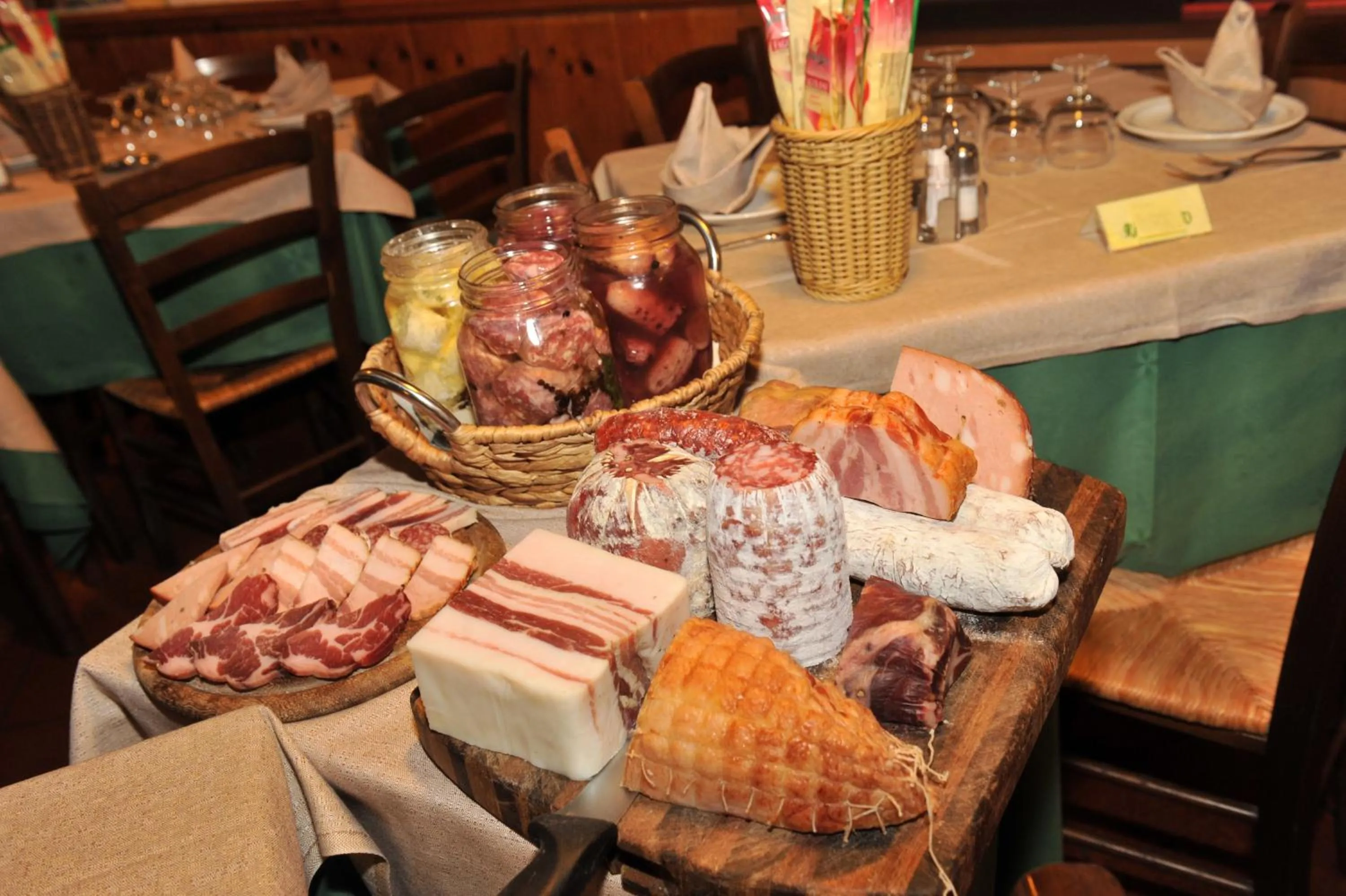 Restaurant/places to eat in Albergo Bologna