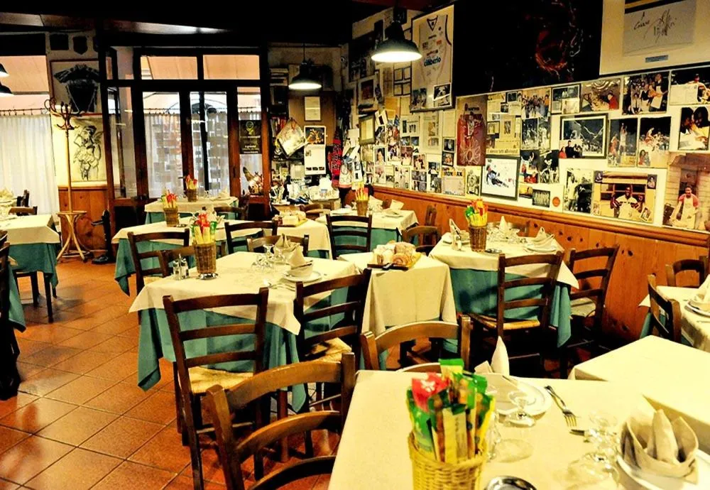 Restaurant/places to eat in Albergo Bologna