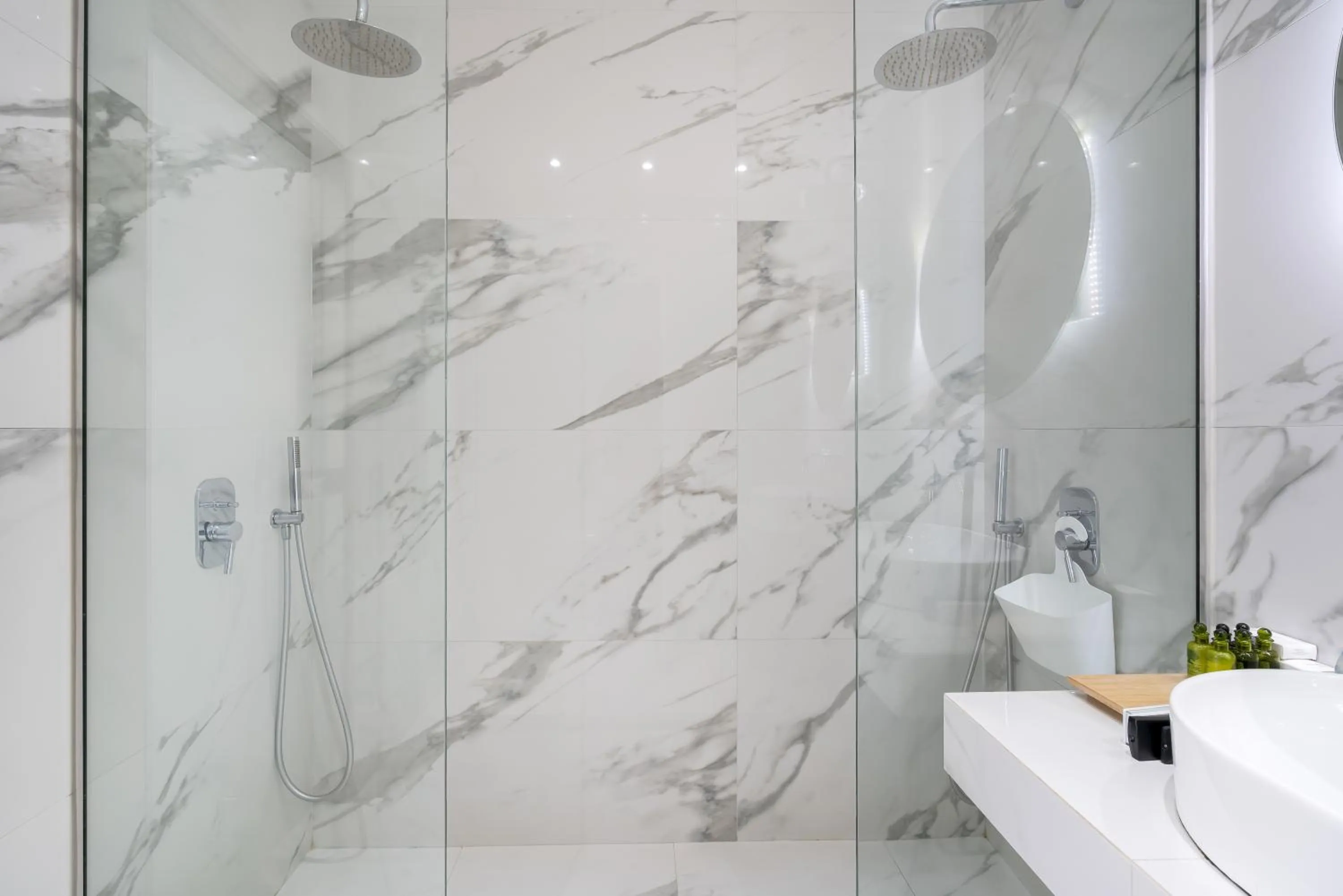 Bathroom in Oasis Hotel